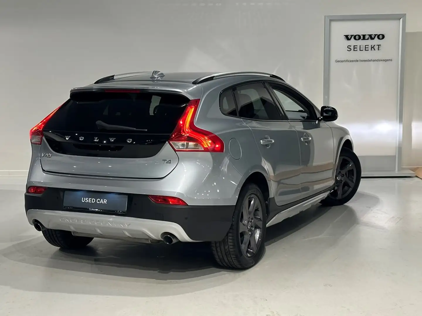Volvo V40 Cross Country T4 Momentum Gris - 2