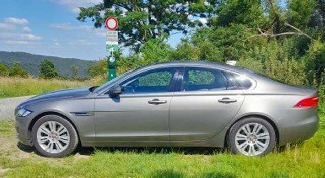 Imagine Jaguar XF XF 20t Pure