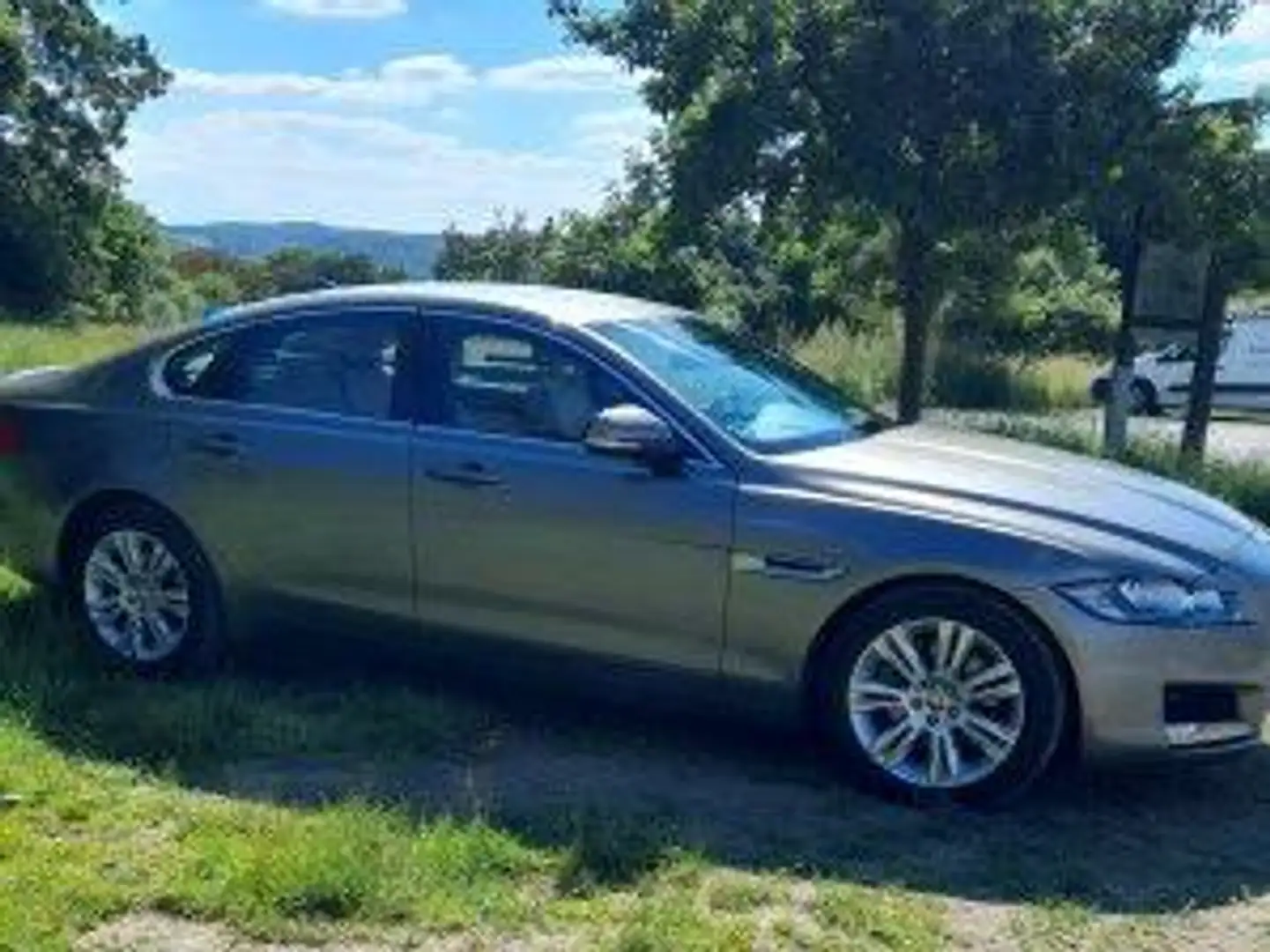 Jaguar XF XF 20t Pure Beżowy - 2