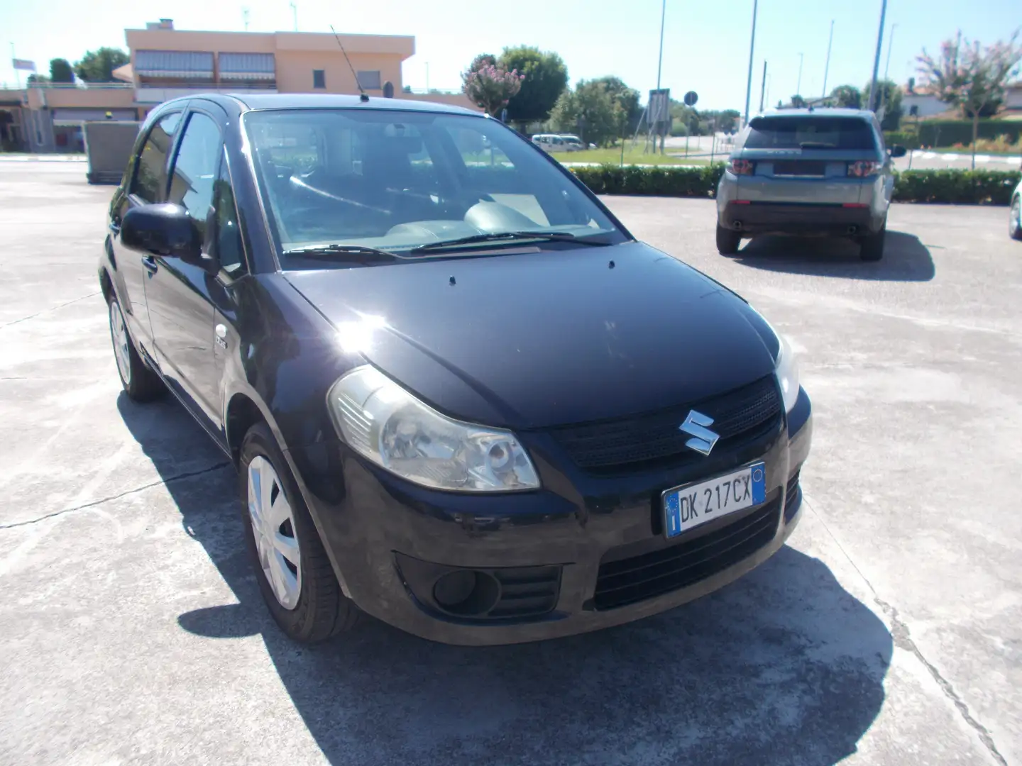 Suzuki SX4 1.6 ddis Urban Line 2wd crna - 1