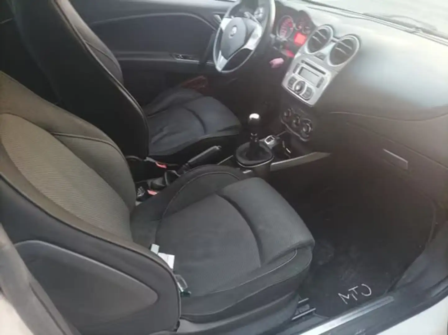 Alfa Romeo MiTo MiTo 1.4 m.air Distinctive sport pack 105cv Bej - 2