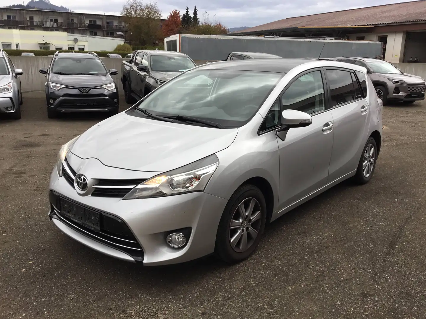 Toyota Verso 1,6 D-4D Active 5-Sitzer - 1