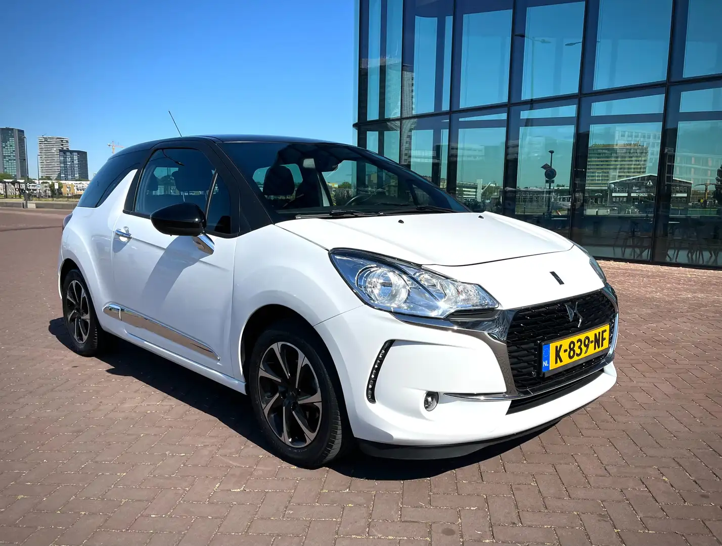 Citroen DS3 1.2 PureTech So Chic Bílá - 1