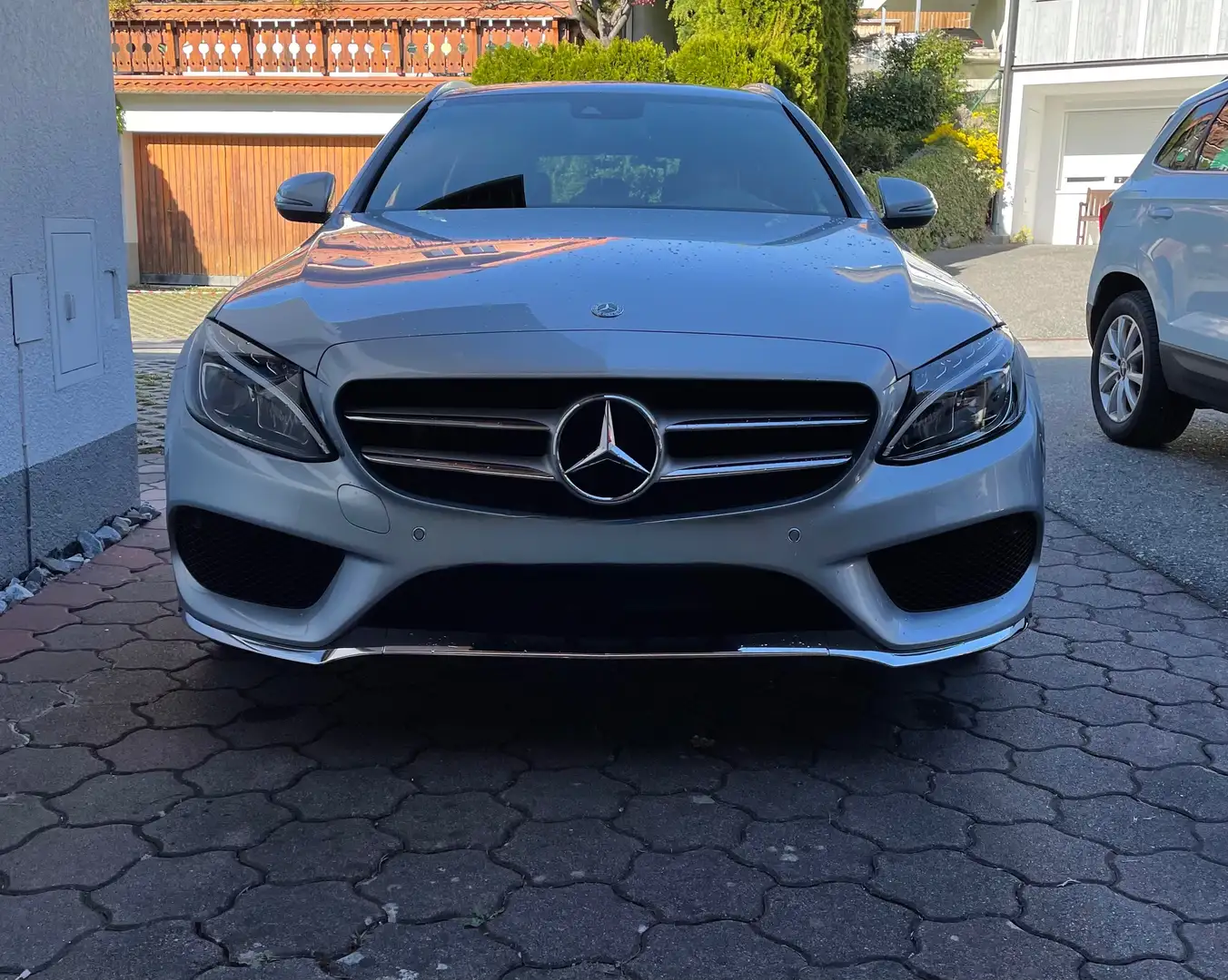 Mercedes-Benz C 220 C 220 d T 4MATIC Austria Edition AMG Line Aut. Austria Edition AMG Line Grau - 2
