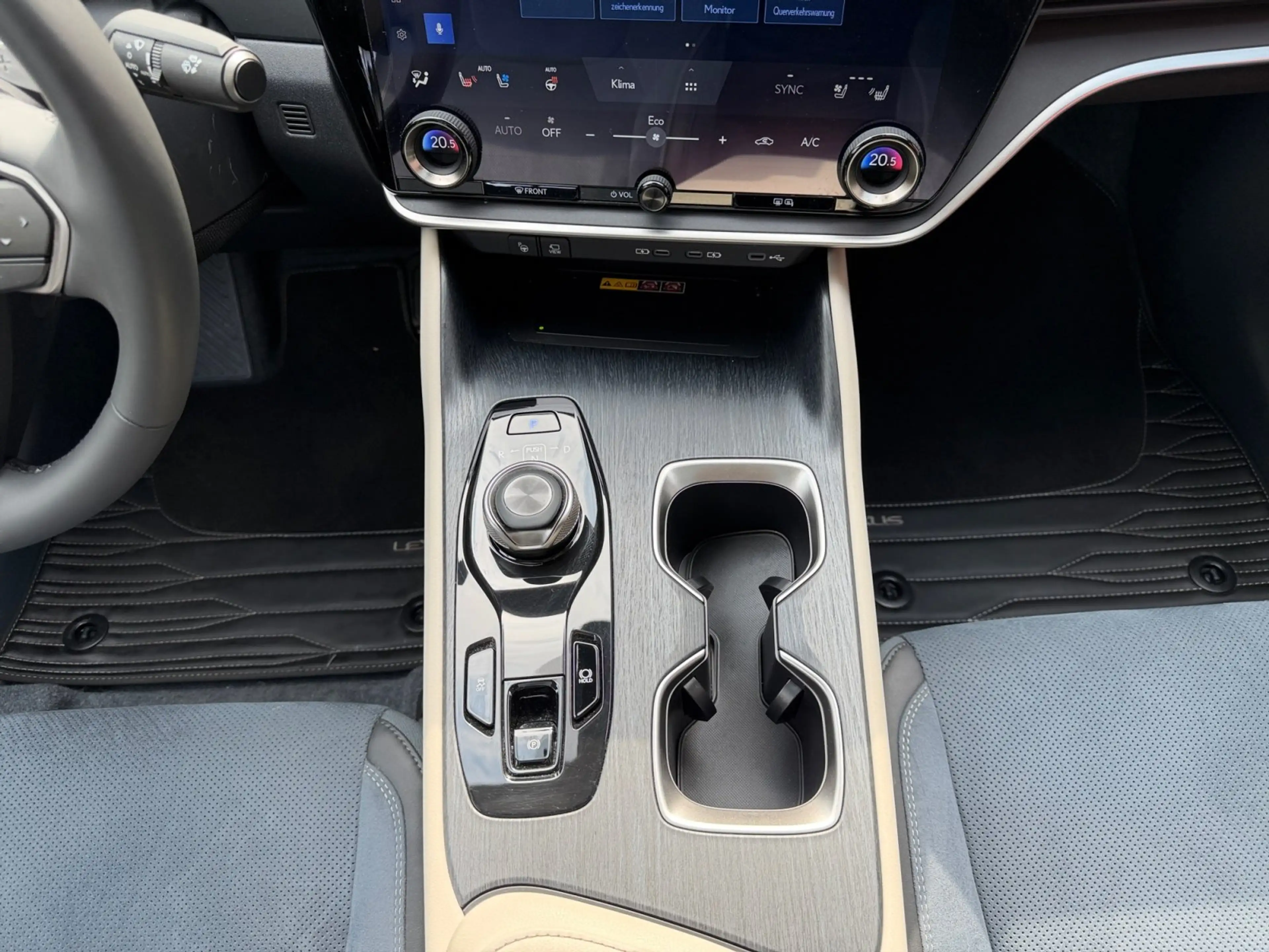Lexus RZ 450e Luxury Line +Voll+Pano+Design+360+HeadUp+ — photo 12