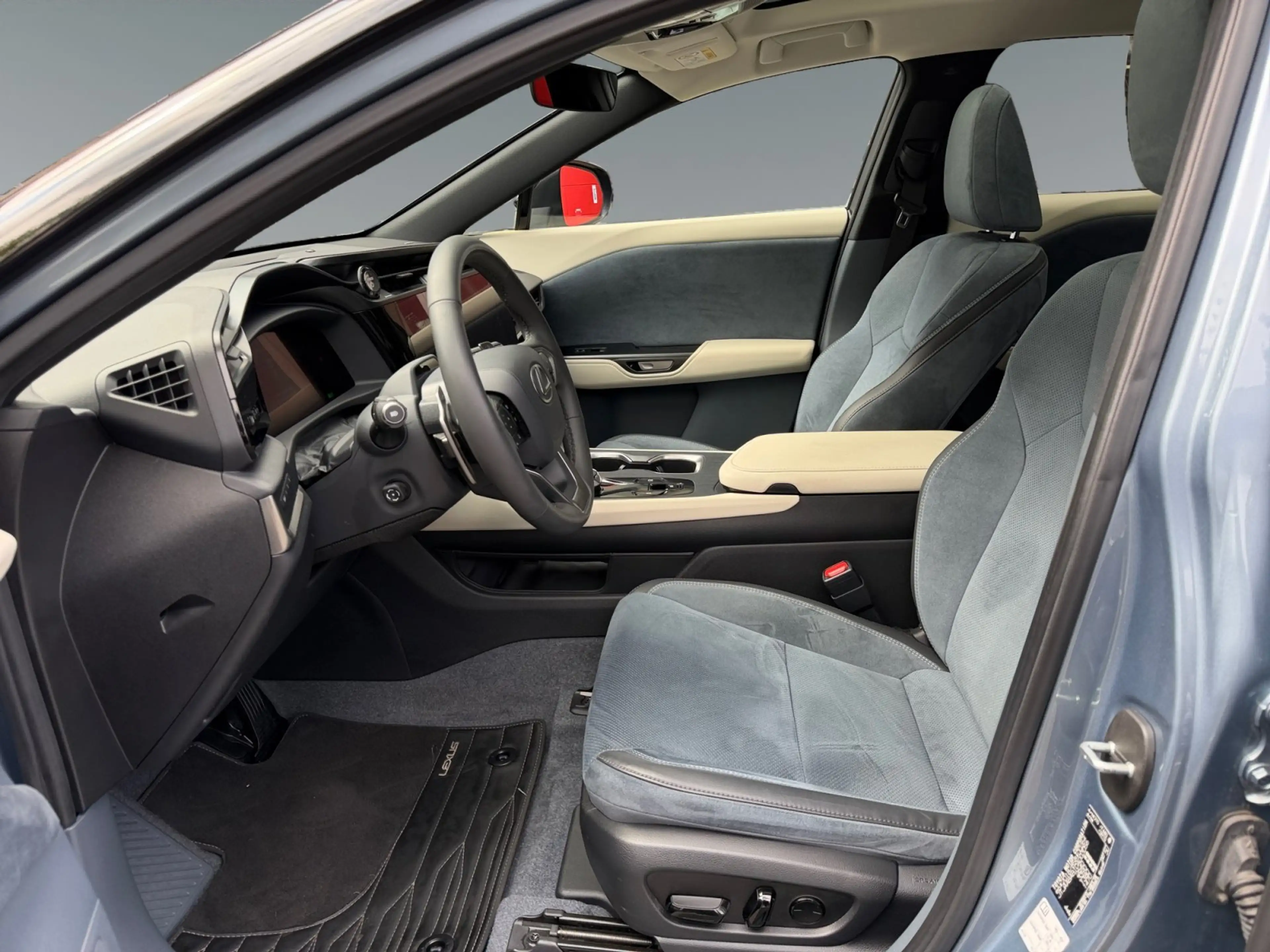 Lexus RZ 450e Luxury Line +Voll+Pano+Design+360+HeadUp+ — photo 10