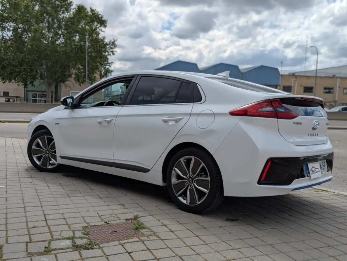 Hyundai IONIQ HEV 1.6 GDI Tecno Blanco - 1
