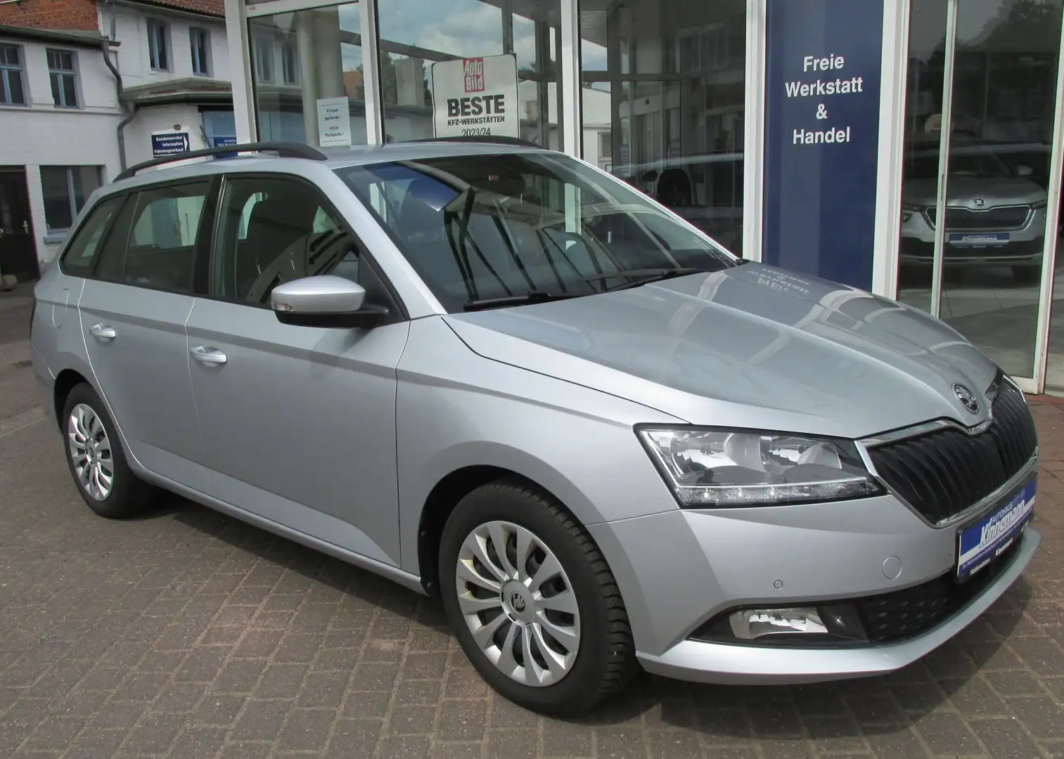Skoda Fabia Combi 1.0TSI OPF*Klimaautt*PDC*SHZG*AW-Reifen Argent - 1