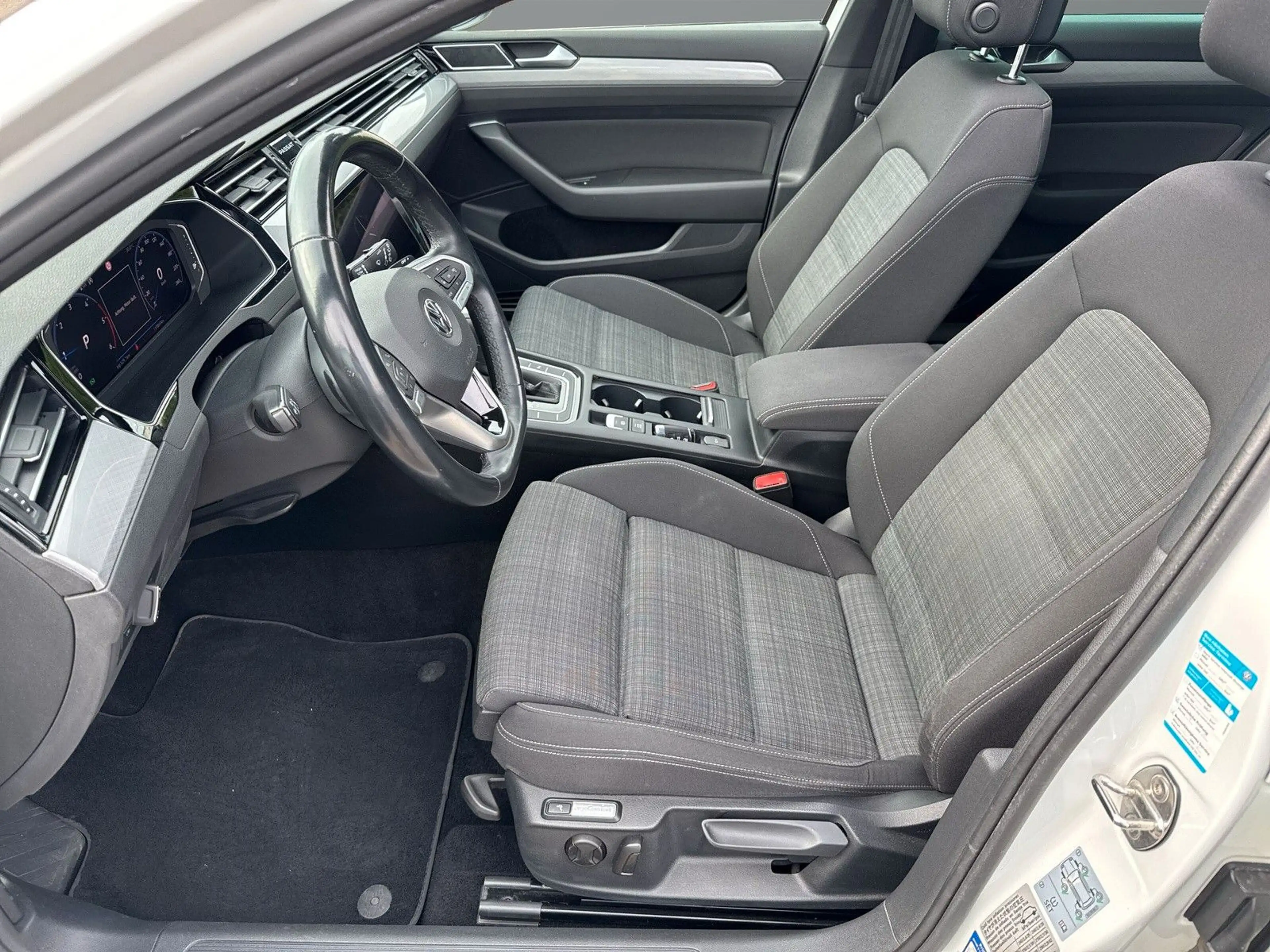 Volkswagen Passat Variant Business*Pano*Kamera*Carplay*LED* — photo 9