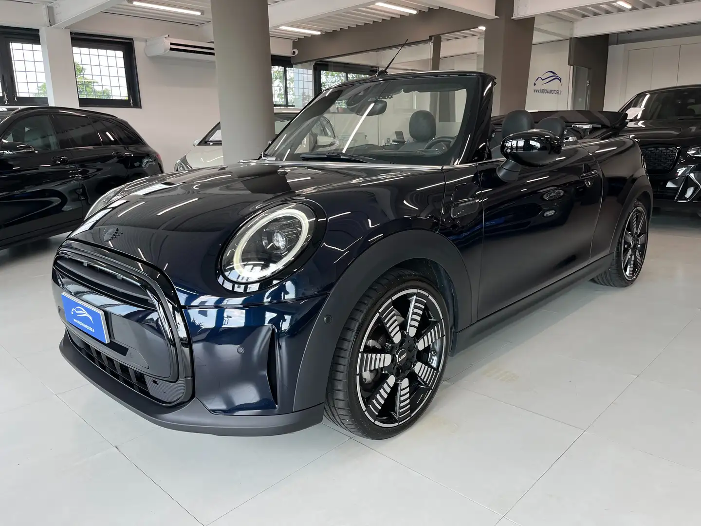 MINI Cooper Cabrio 1.5 Benzina 136cv Yours Automatica Blu/Azzurro - 2