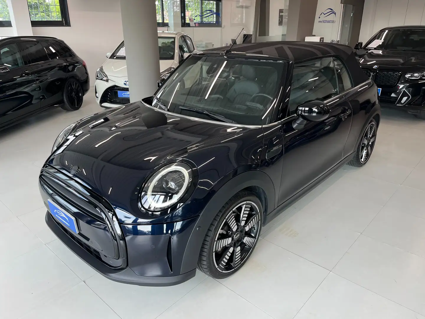 MINI Cooper Cabrio 1.5 Benzina 136cv Yours Automatica Blu/Azzurro - 1