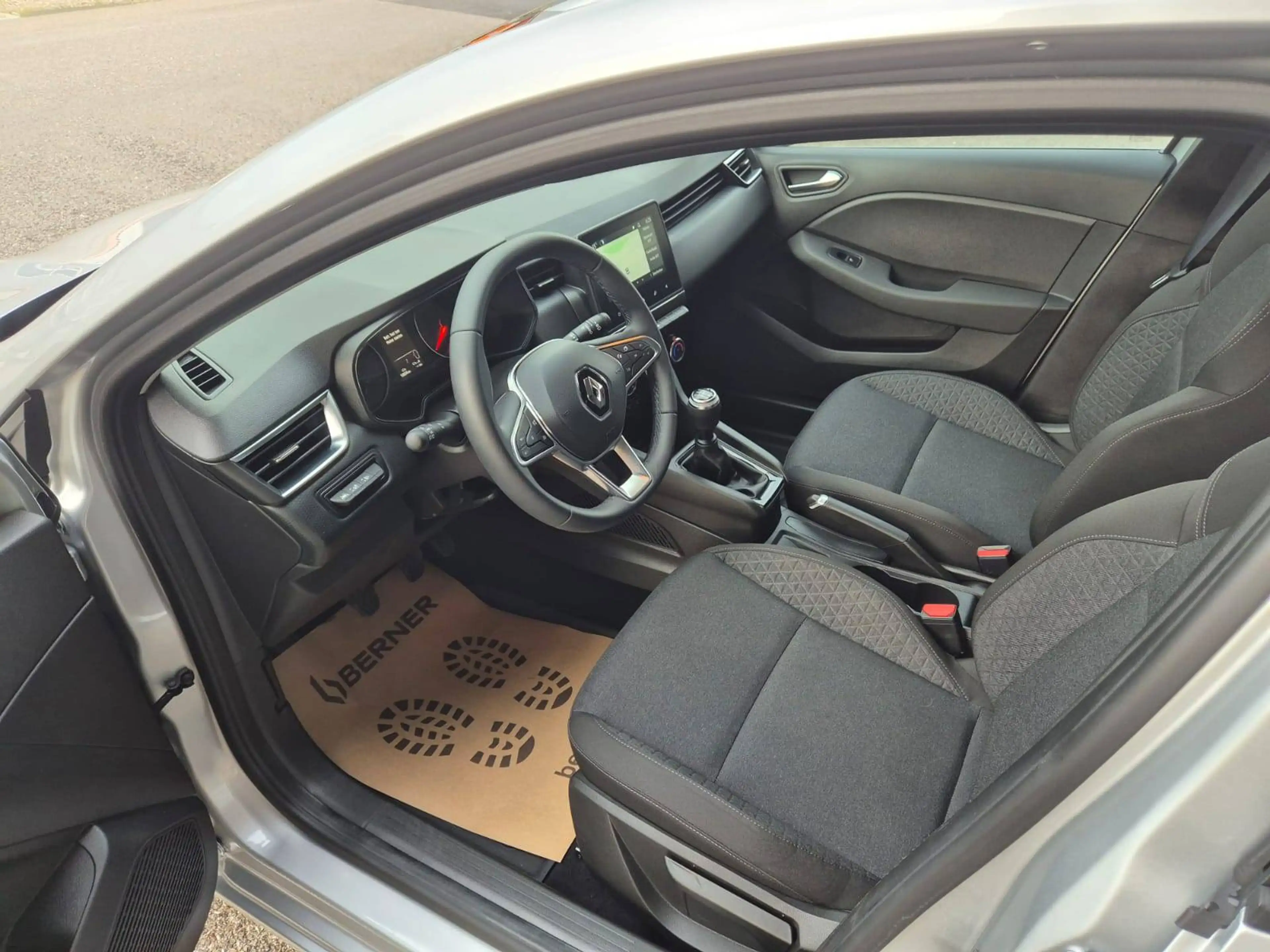 Renault Clio Equilibre — photo 11