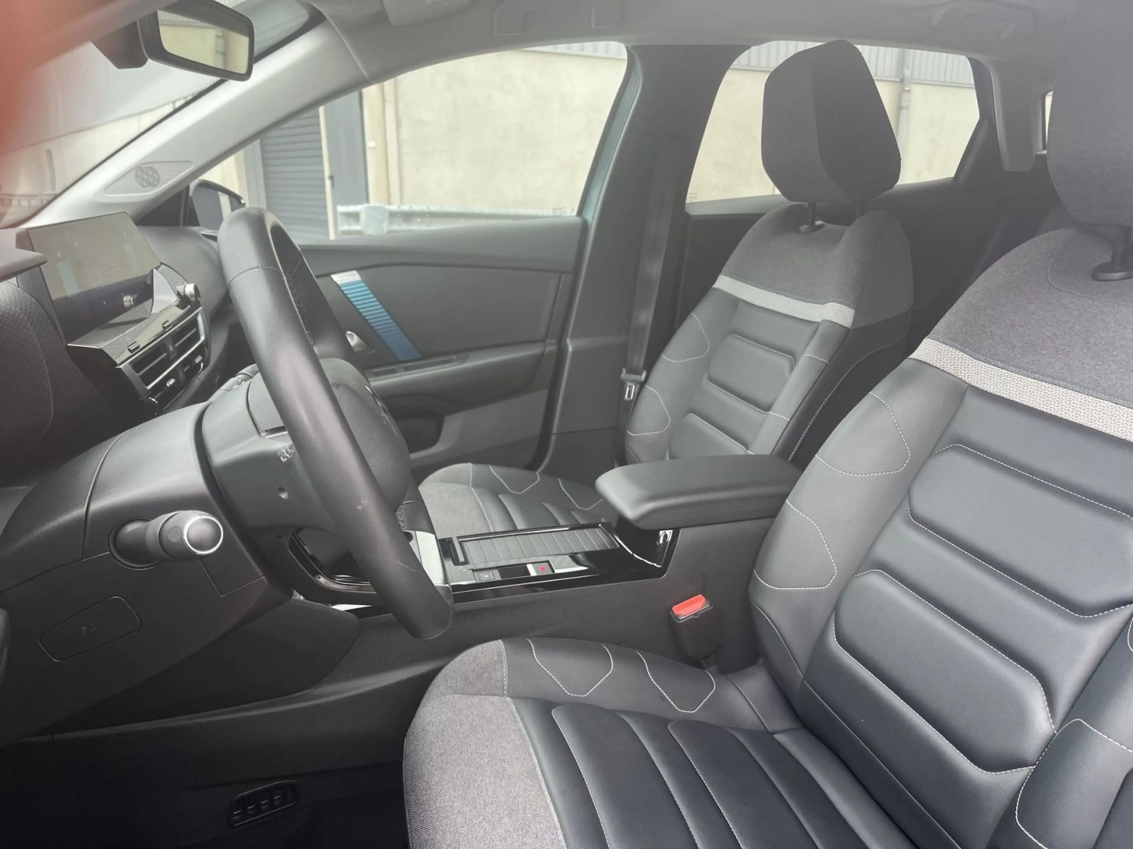 Citroen C4 Elektro Shine | PANO | Sitzheizung| 1.Hd. — photo 12