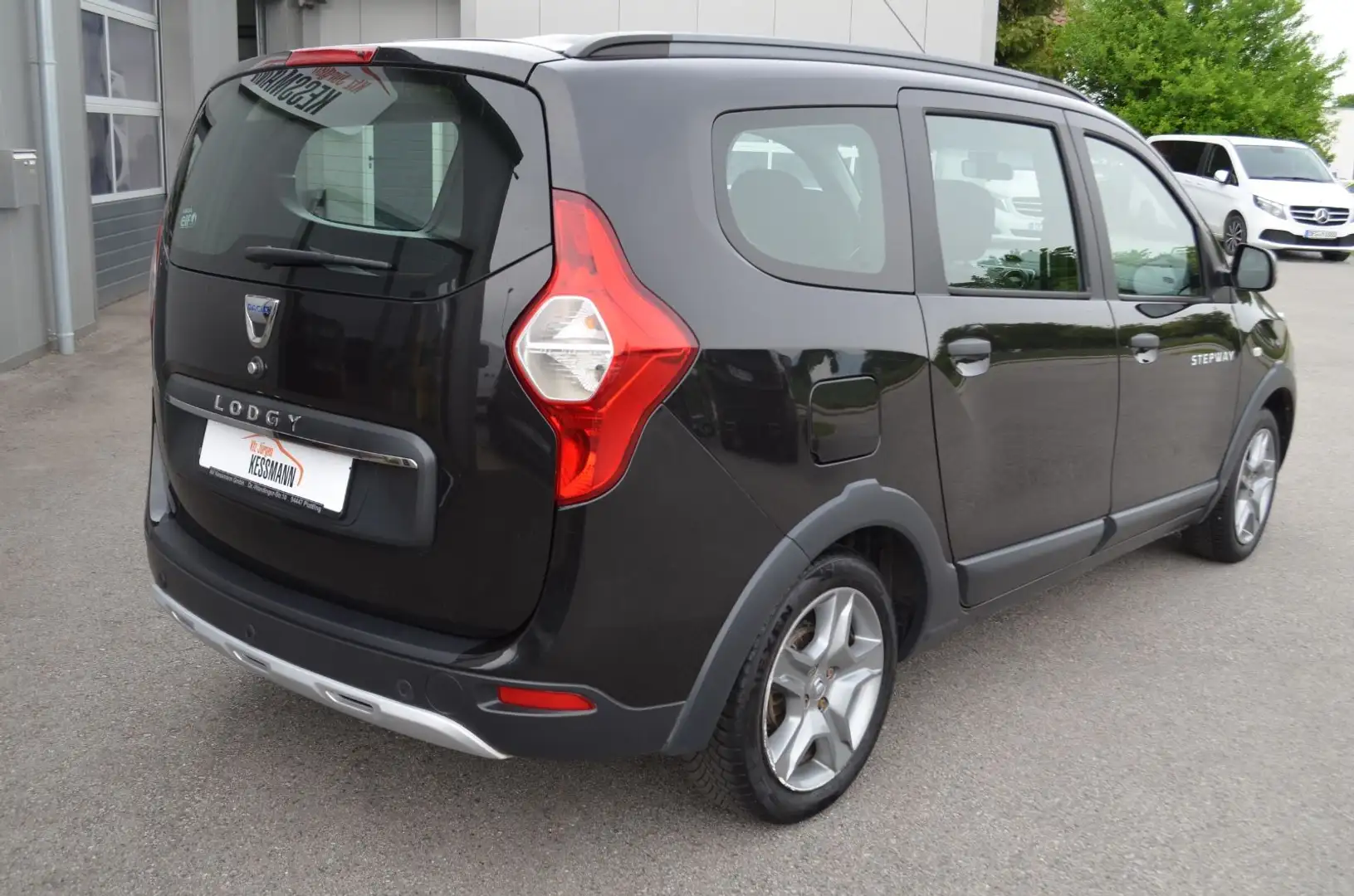 Dacia Lodgy Stepway 1.6 MPI 1.Hand Navi Kamera Schwarz - 2