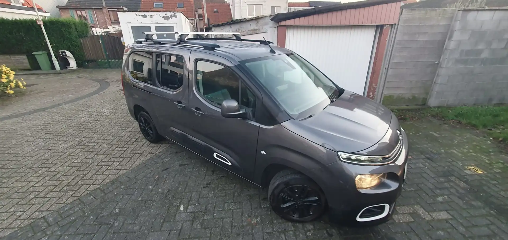 Citroen Berlingo Berlingo XL BlueHDi 130 SHINE Grijs - 2