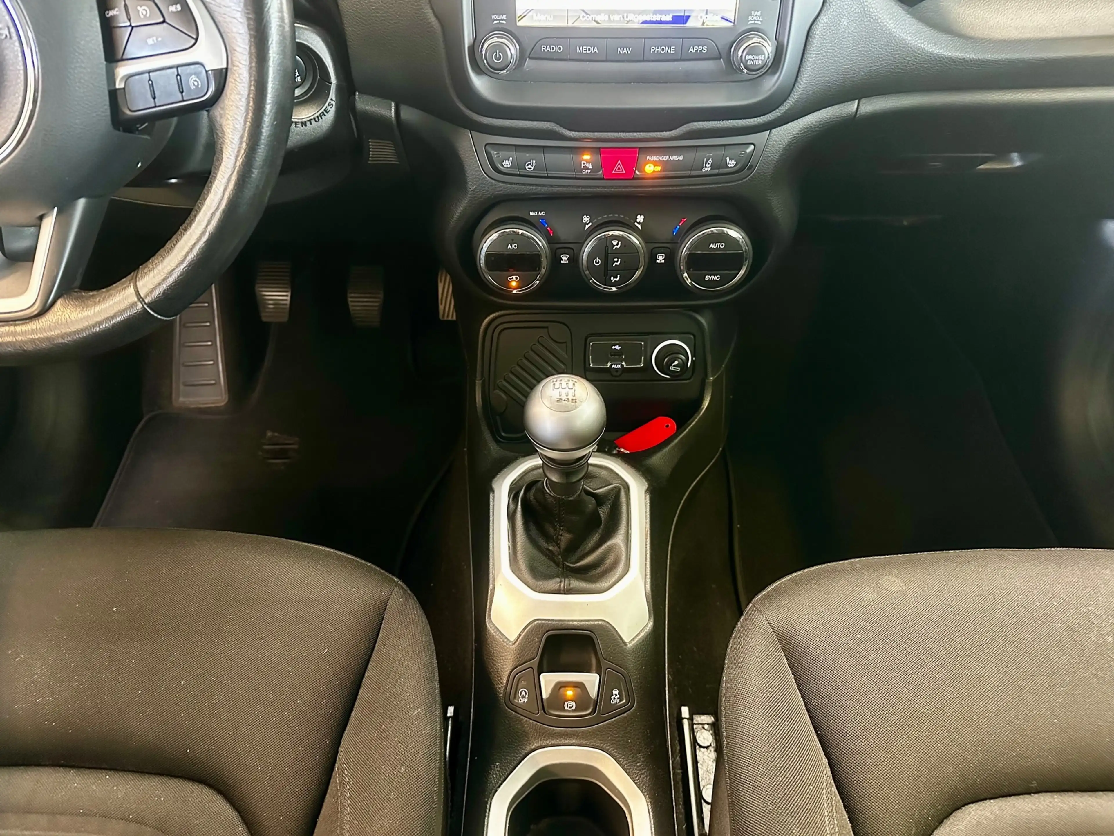 Jeep Renegade 1.4 MultiAir Longitude — photo 14