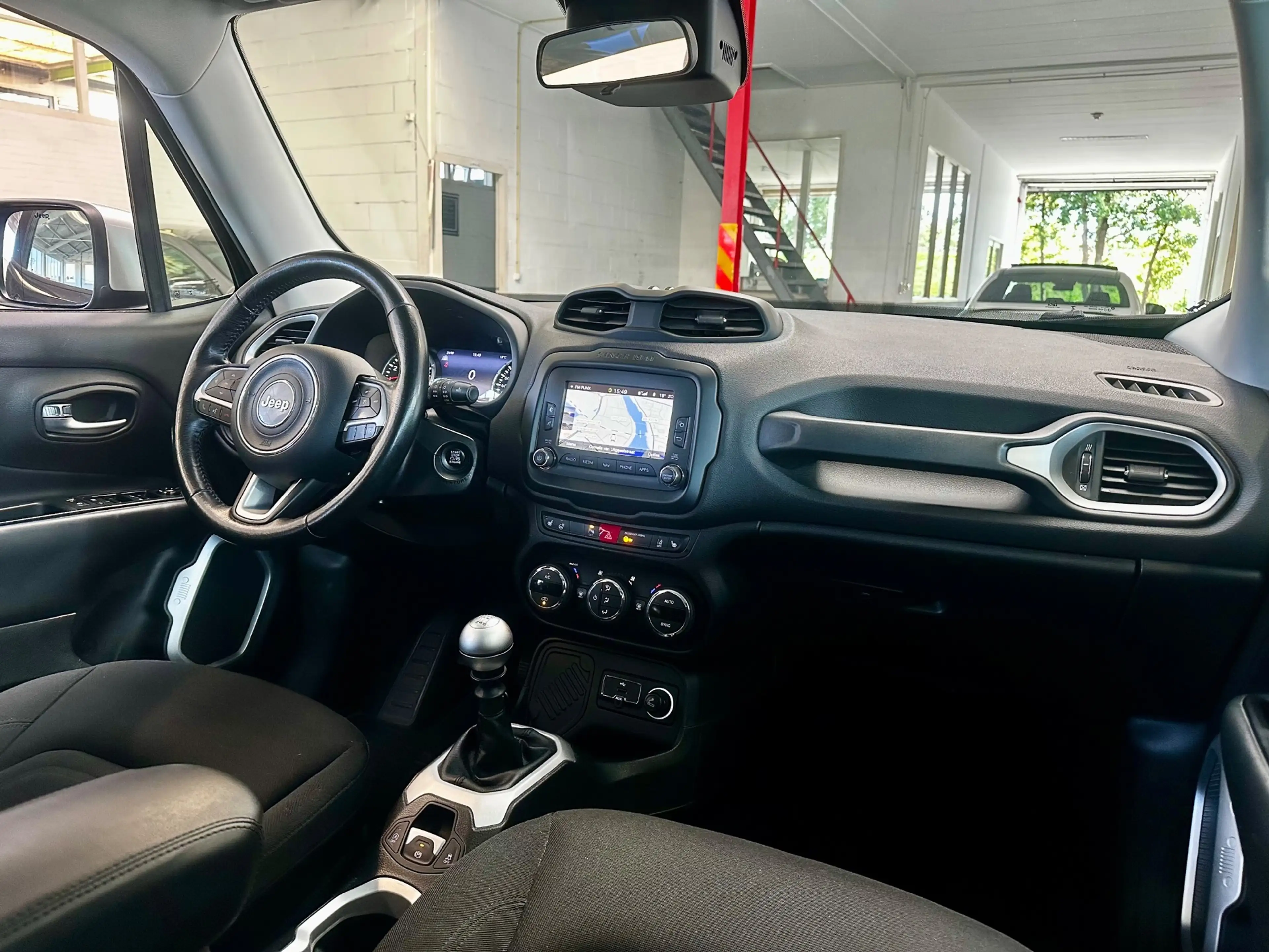 Jeep Renegade 1.4 MultiAir Longitude — photo 12