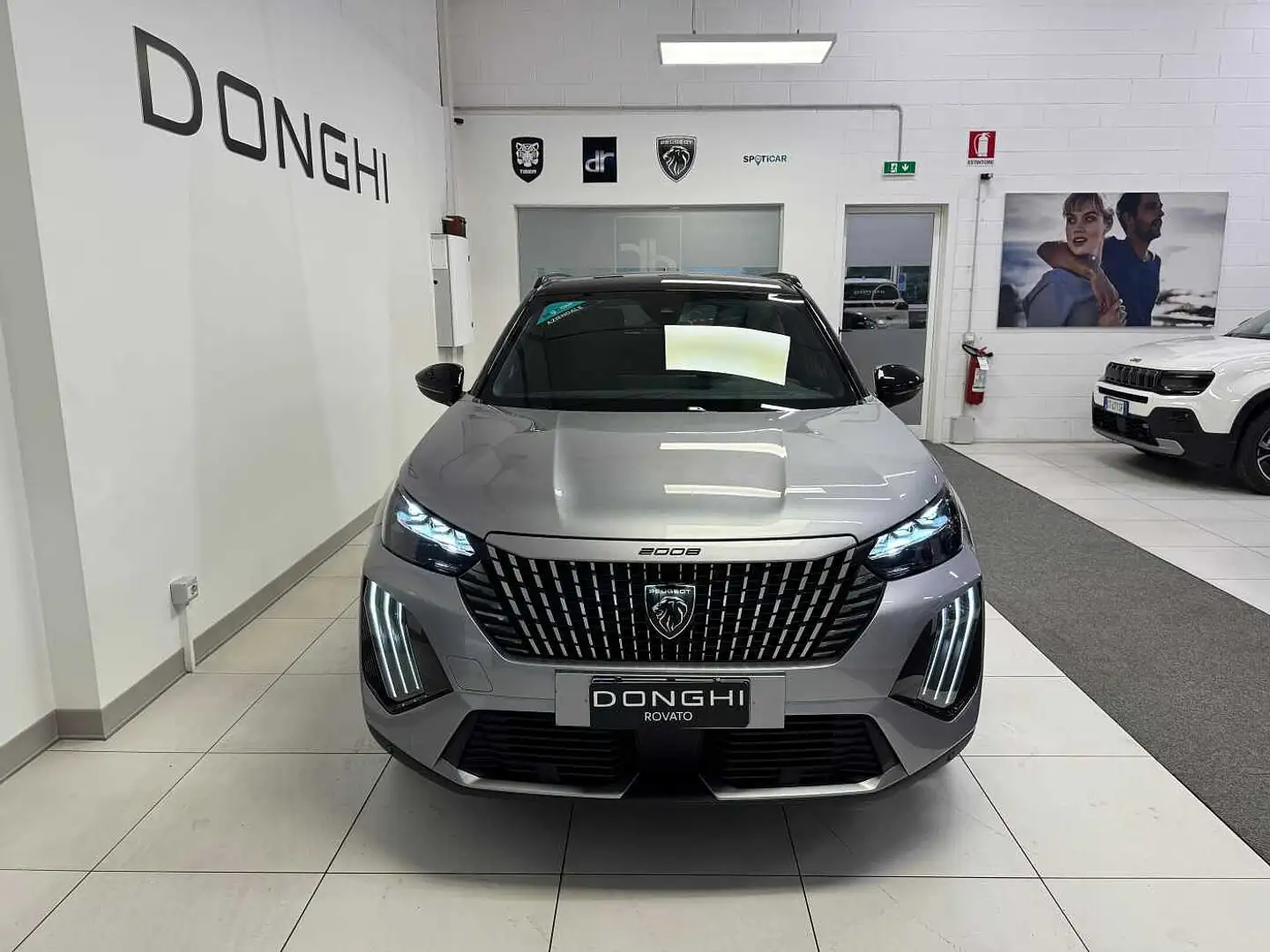 Peugeot 2008 GT Hybrid 136cv e-DCS6 AZIENDALE! Gris - 2