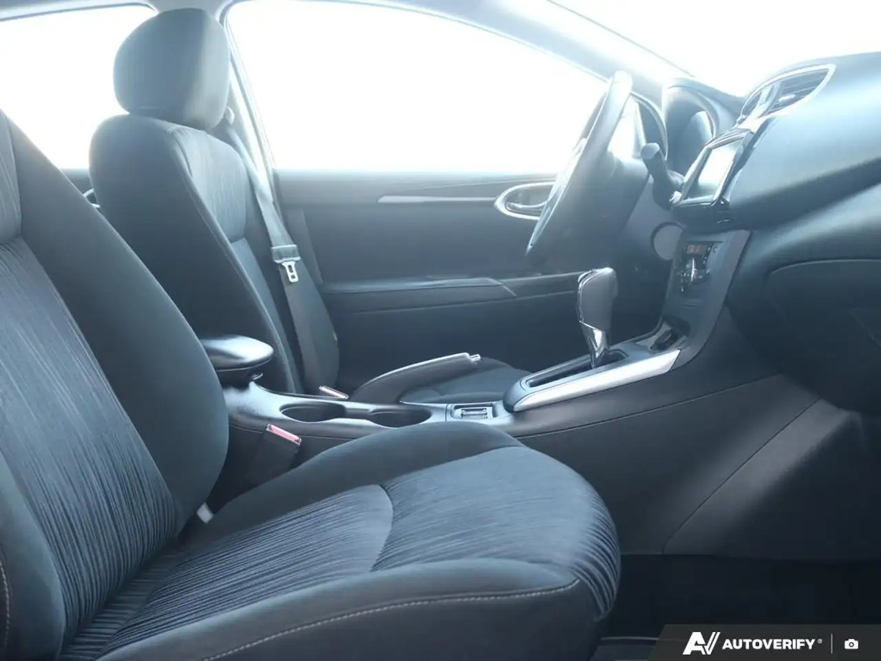 Nissan Sentra fotografie Nissan Sentra