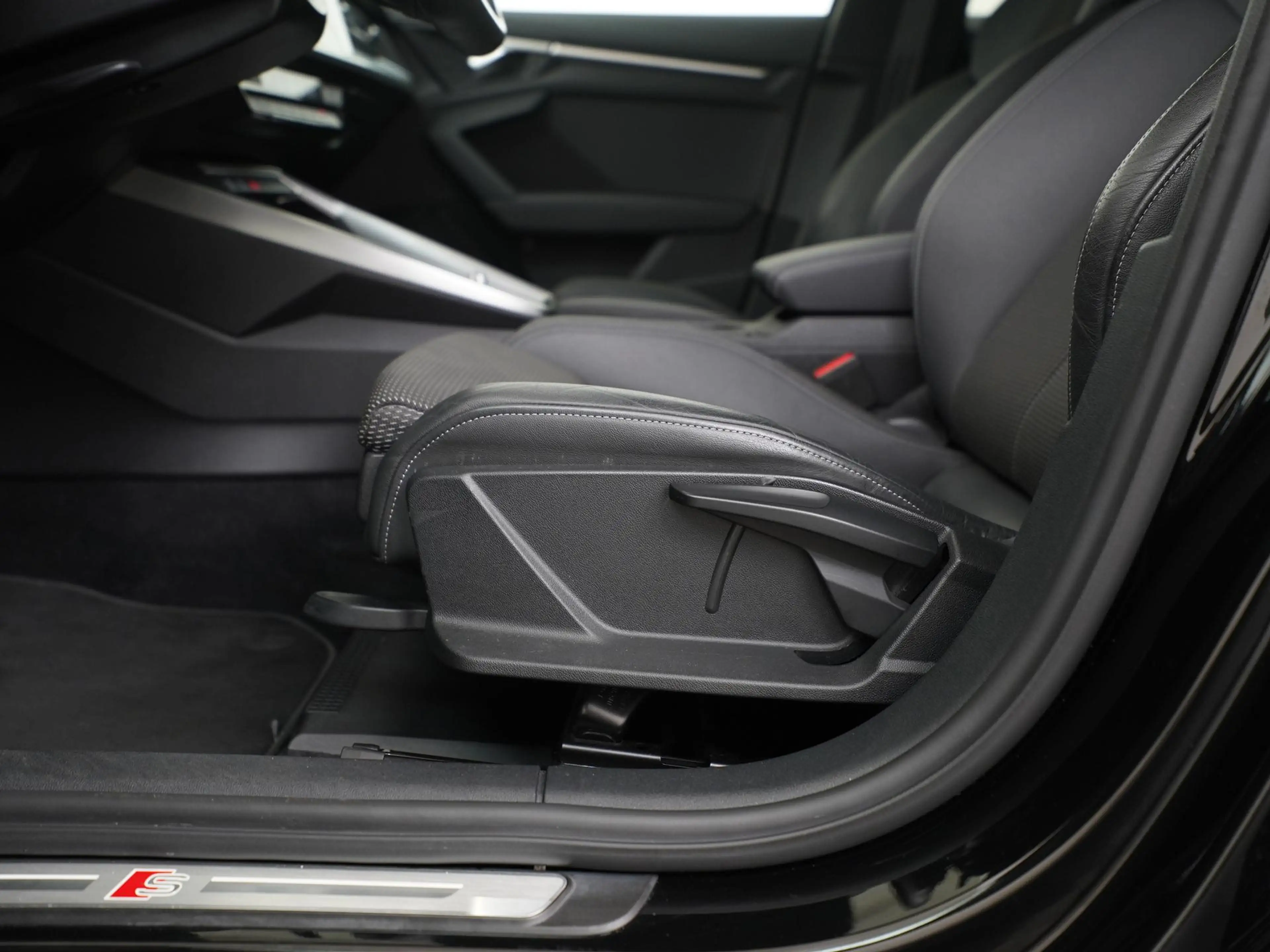 Audi A3 Limousine 30 TFSI S edition S-Tronic | ACC Stop&Go — photo 34
