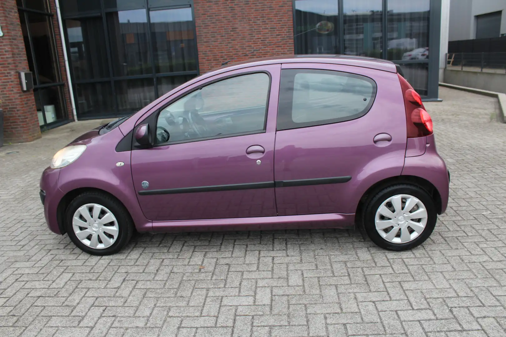 Peugeot 107 1.0 Envy Airco-Bluetooth 12 Maanden Bovag Garantie Mauve - 2
