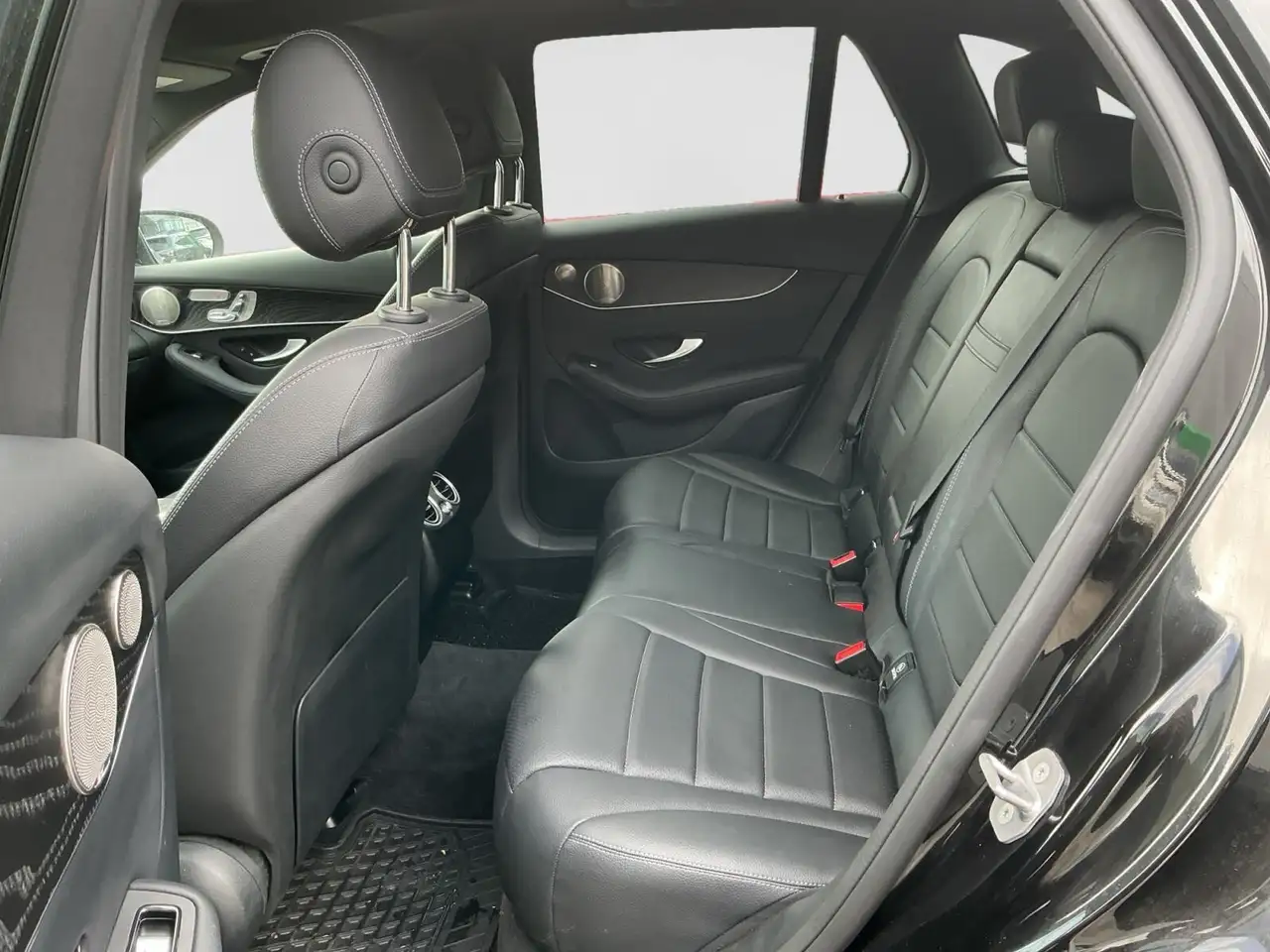 Mercedes-Benz GLC снимка Mercedes-Benz GLC