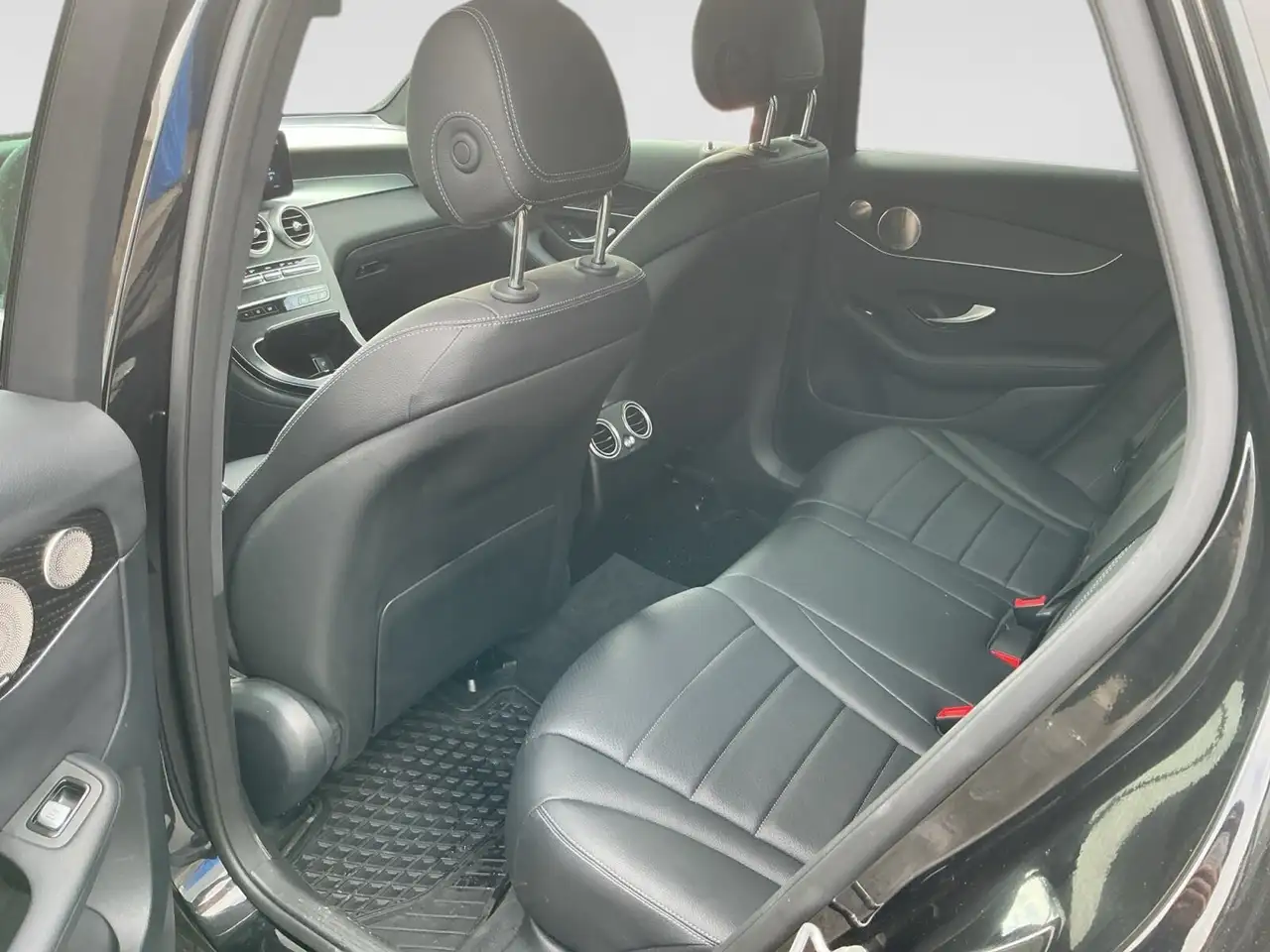 Mercedes-Benz GLC снимка Mercedes-Benz GLC