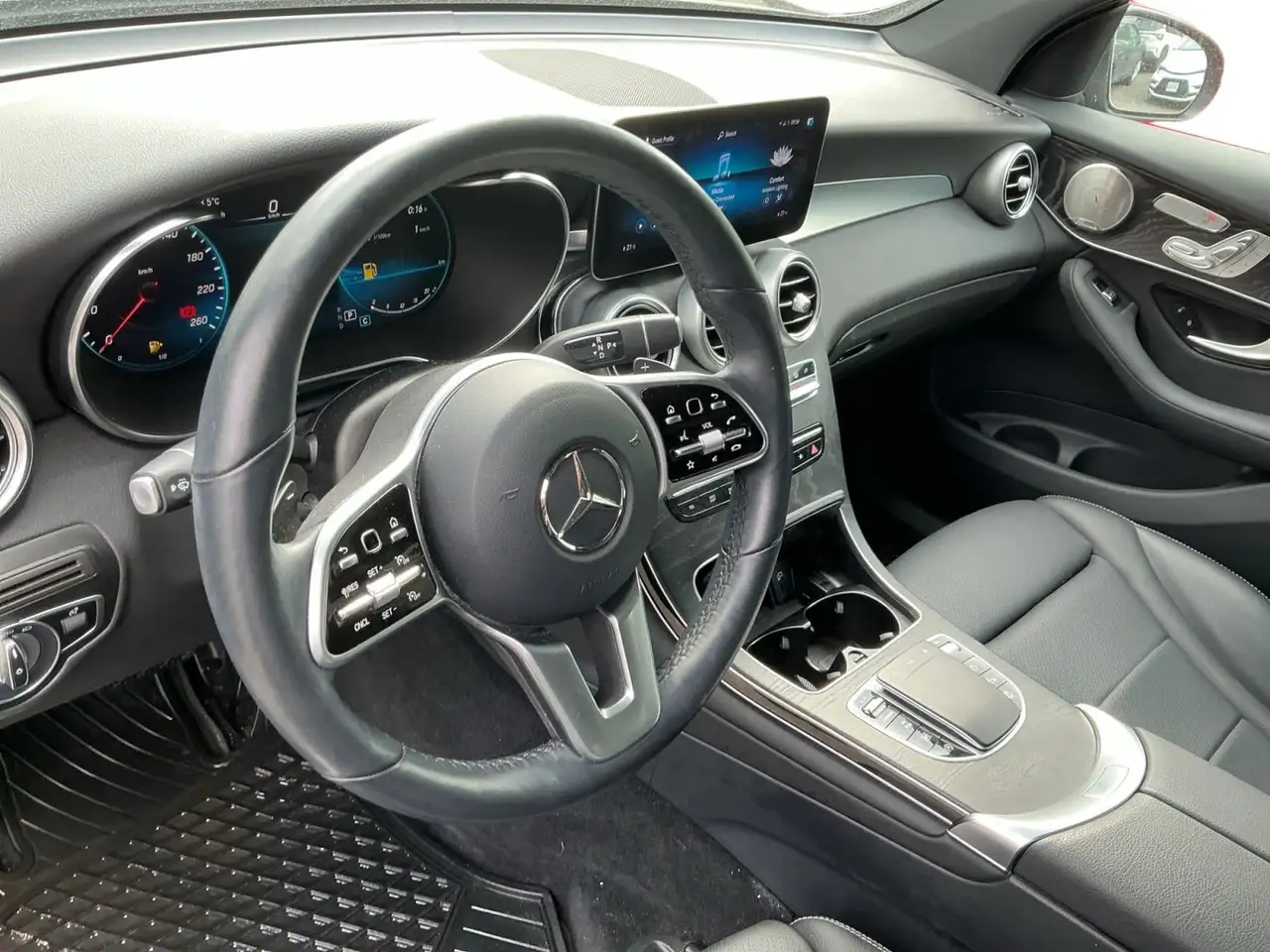Mercedes-Benz GLC снимка Mercedes-Benz GLC