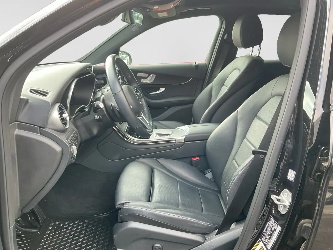 Mercedes-Benz GLC снимка Mercedes-Benz GLC