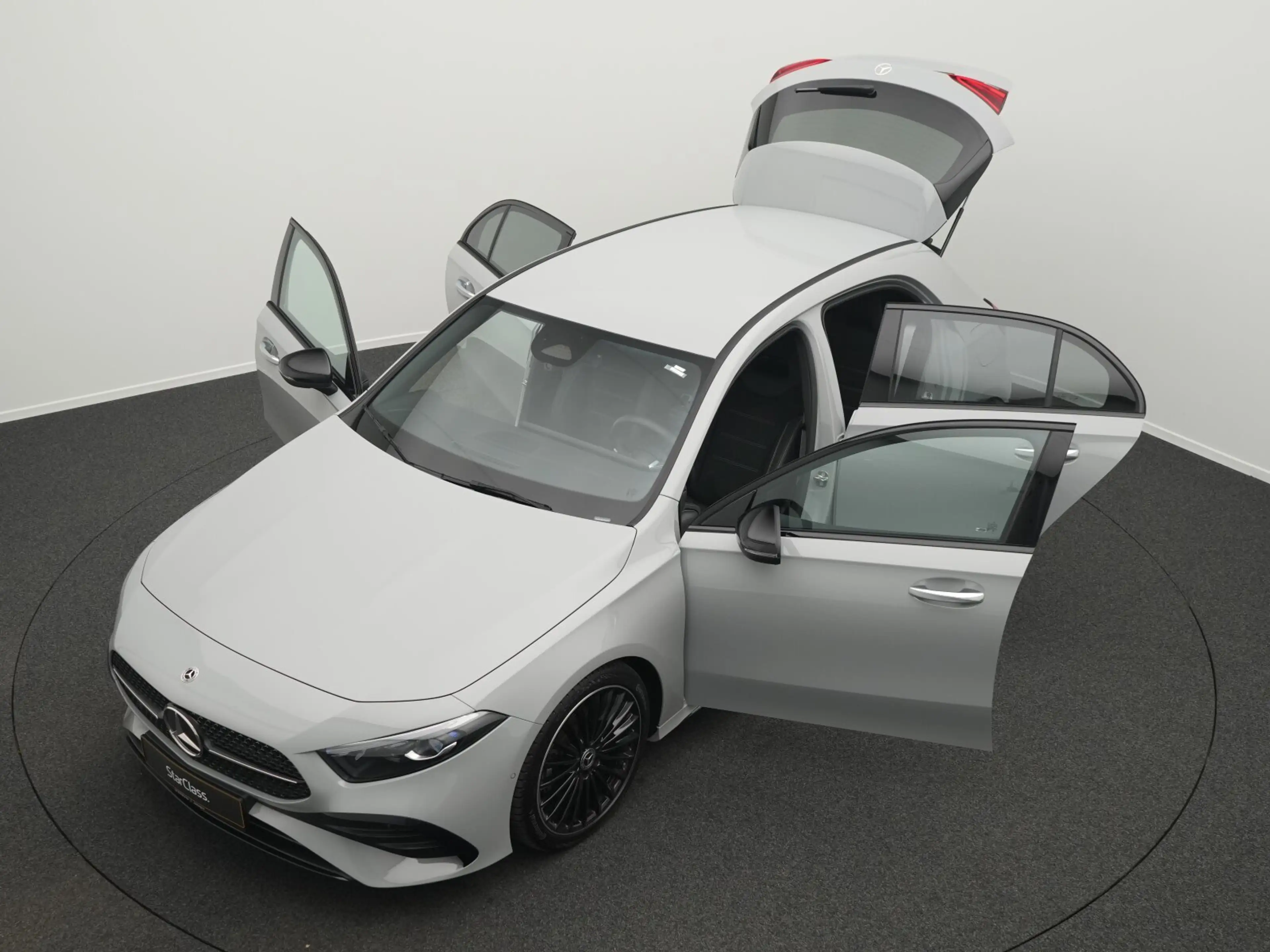 Mercedes-Benz A 200 A 200 d Multi+Night+Kamera+Ambi AMG Line Navi/LED — photo 14