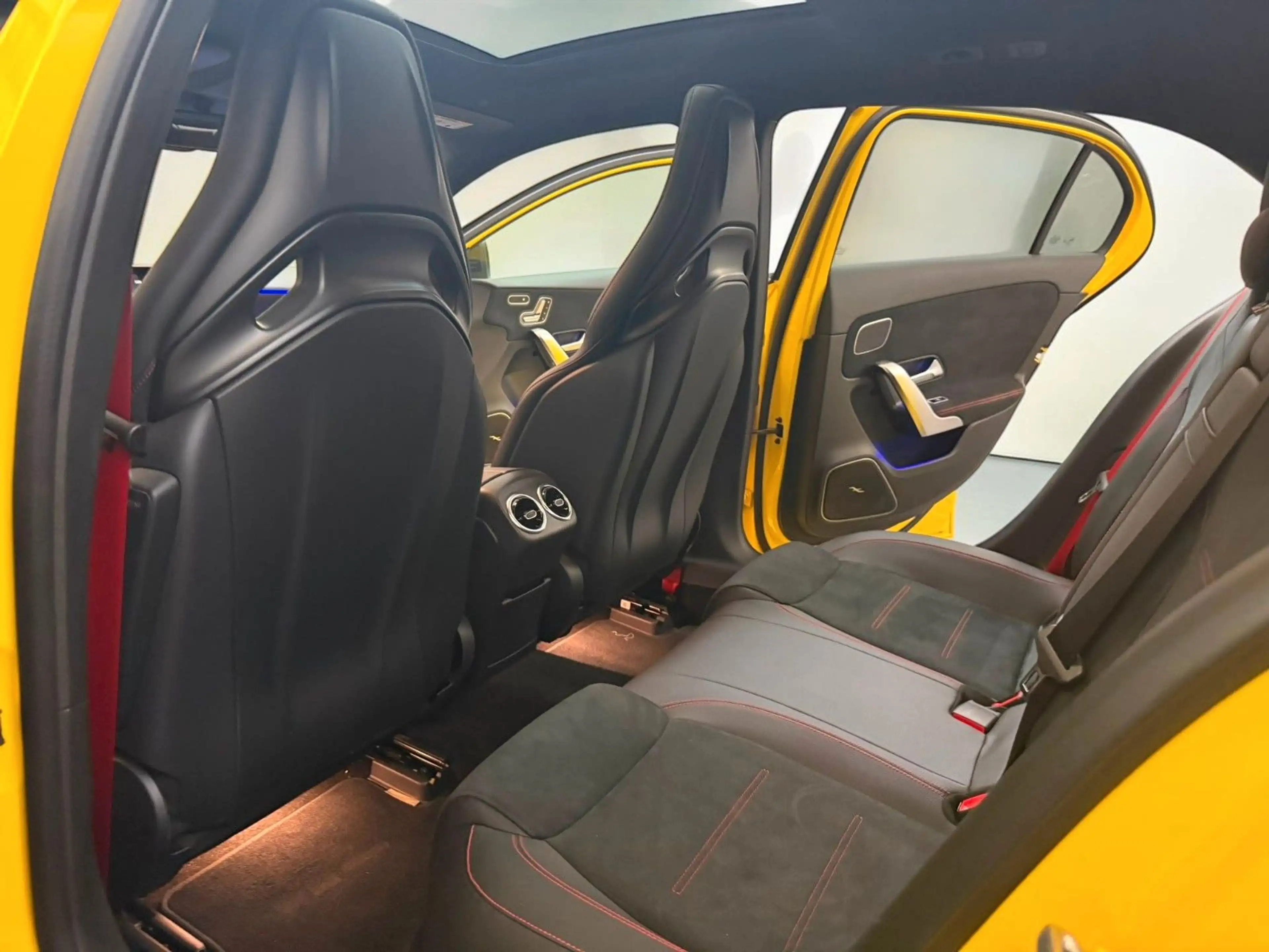 Mercedes-Benz A 35 AMG 4M PANO*BURM*MBEAM*360*ACC*PERF SITZE — photo 14