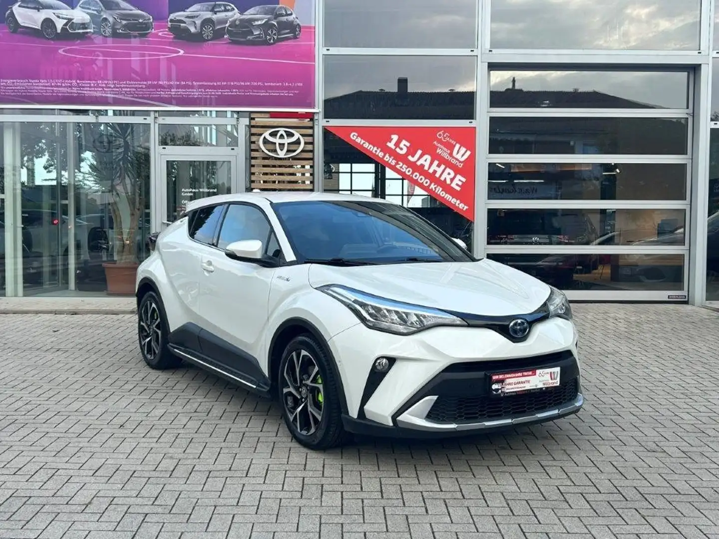 Toyota C-HR Hybrid Team D 2.0 LED Navi Klima DAB SHZ PDC Lenkr Weiß - 1