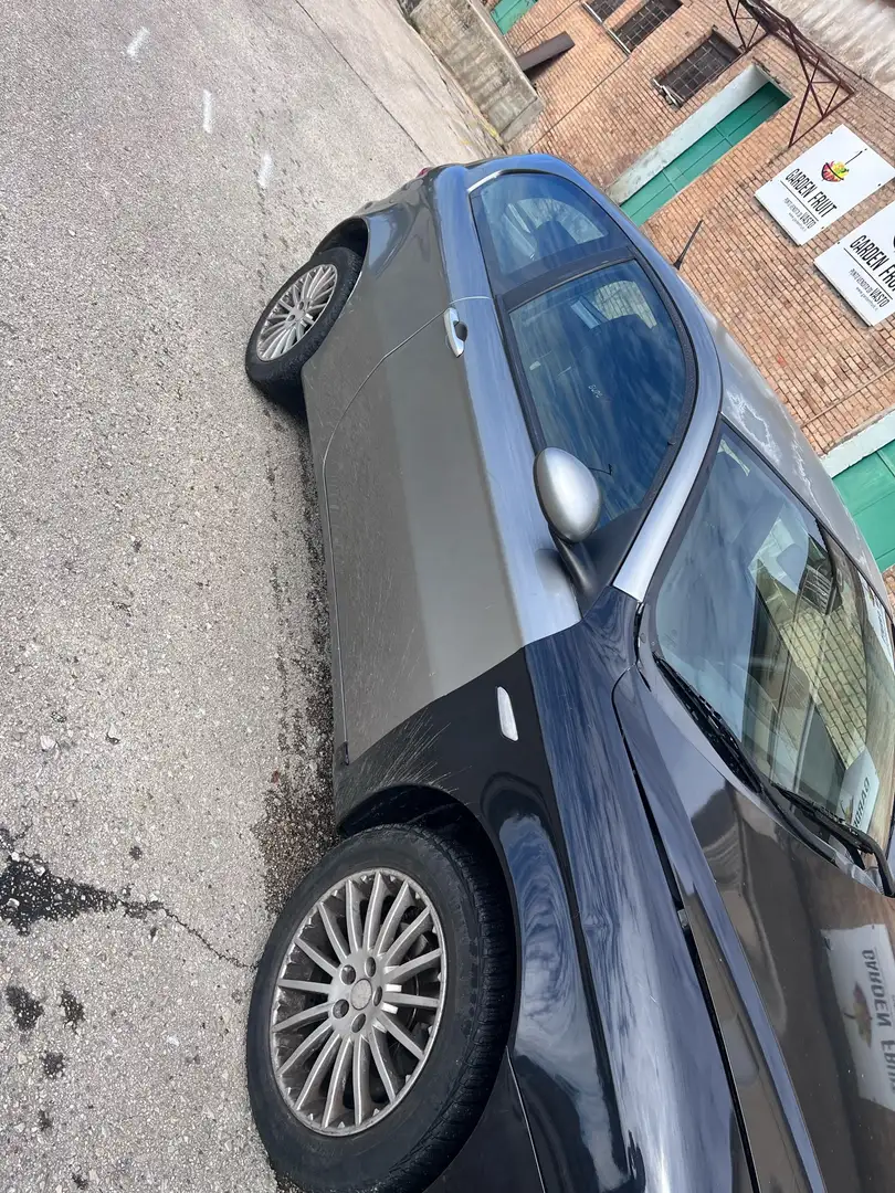 Alfa Romeo 147 3p 1.9 jtd Connect 115cv Gris - 2