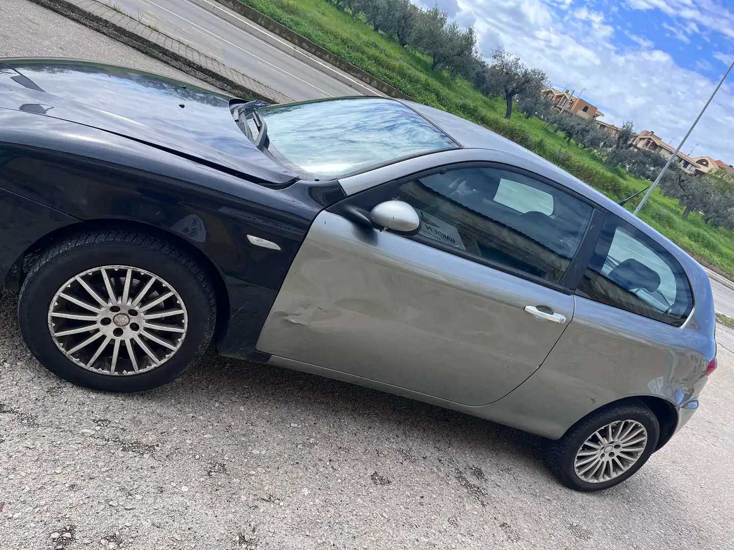 Alfa Romeo 147 3p 1.9 jtd Connect 115cv Gris - 1