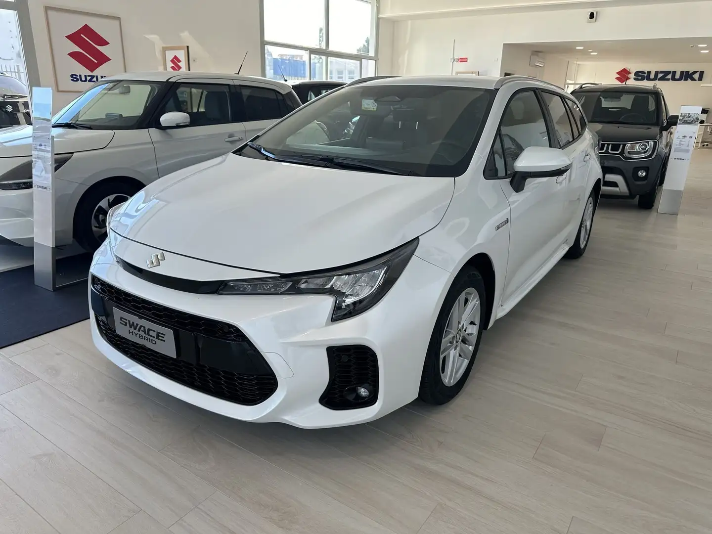 Suzuki Swace 1.8 Hybrid E-CVT 2WD Cool Bianco - 1