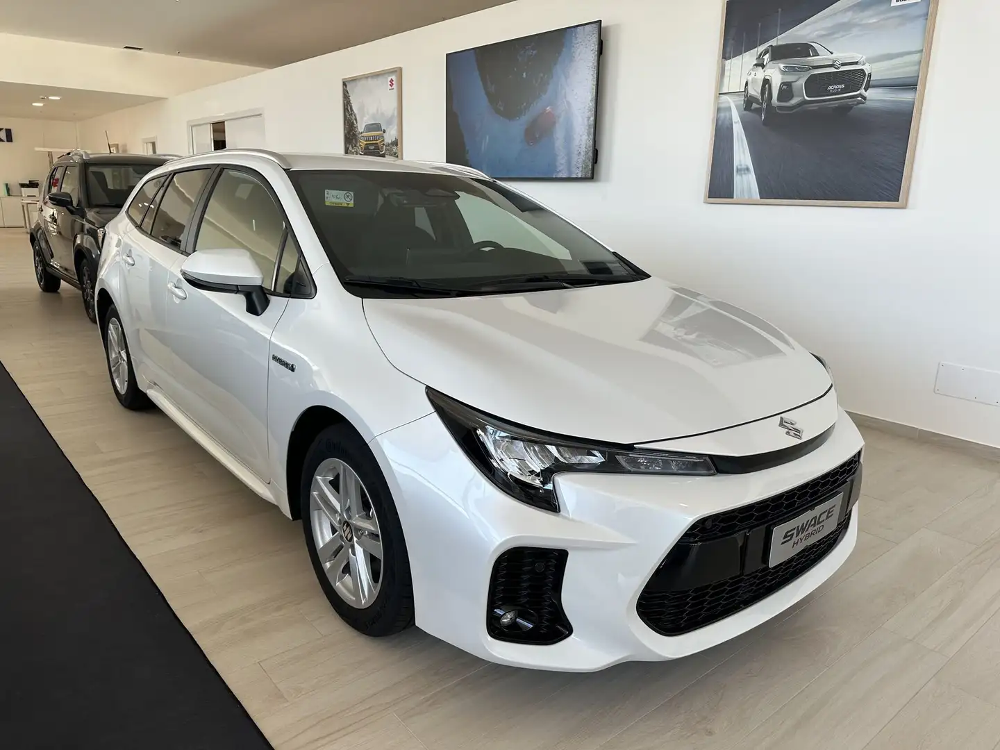 Suzuki Swace 1.8 Hybrid E-CVT 2WD Cool Bianco - 2
