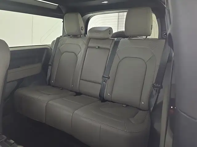 Land Rover Defender view 10