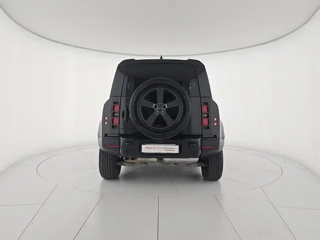 Land Rover Defender view 4