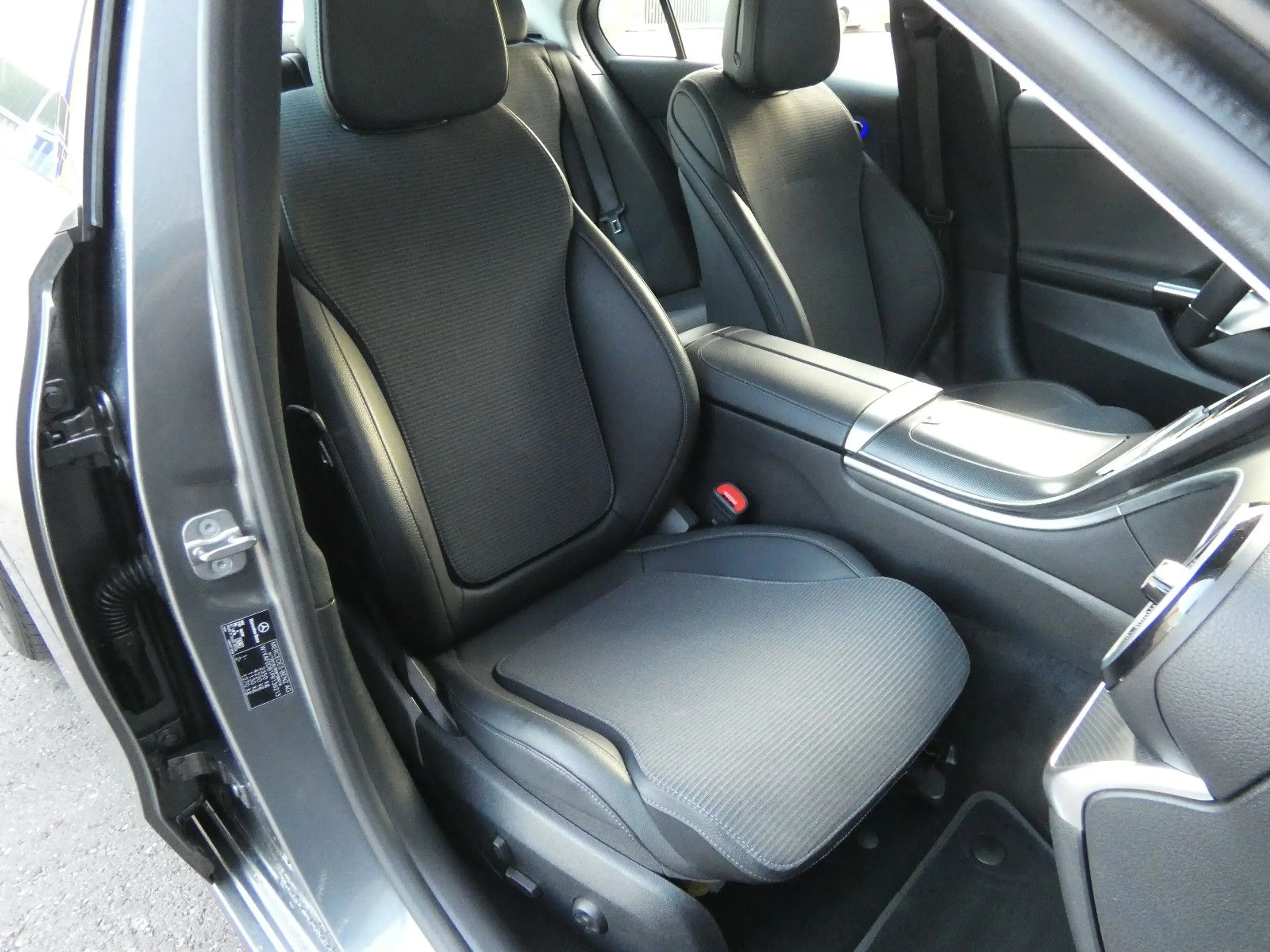 Mercedes-Benz C 200 d 9G Avantgarde LED Navi Kamera Ambiente — photo 6