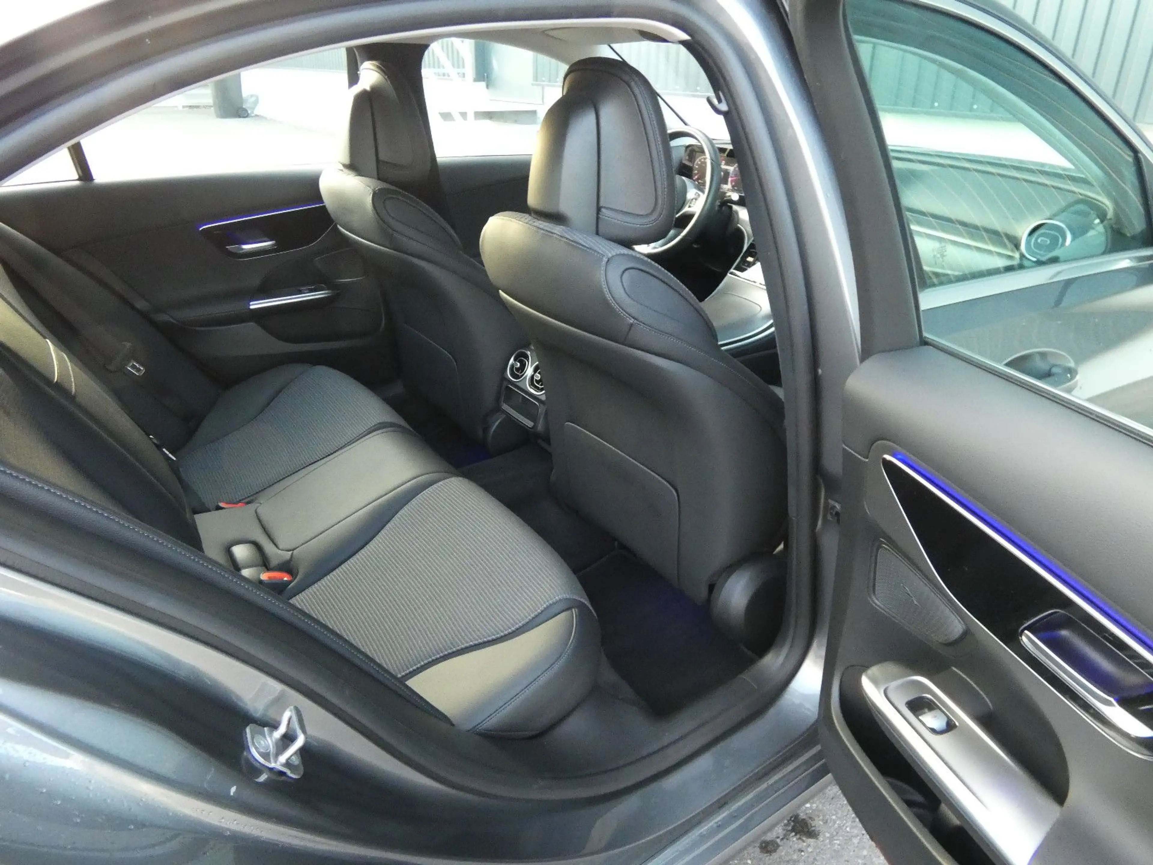 Mercedes-Benz C 200 d 9G Avantgarde LED Navi Kamera Ambiente — photo 7