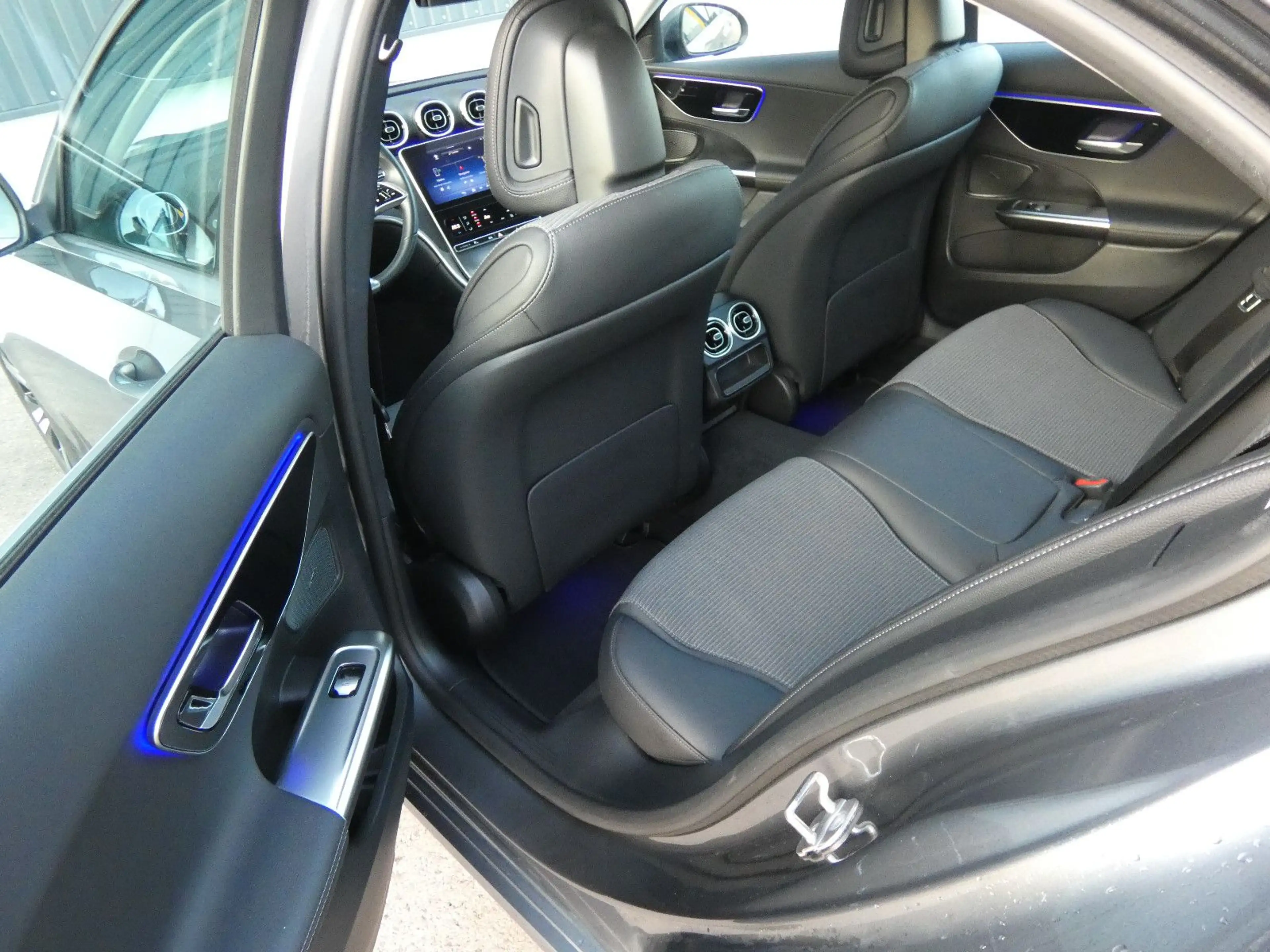 Mercedes-Benz C 200 d 9G Avantgarde LED Navi Kamera Ambiente — photo 8