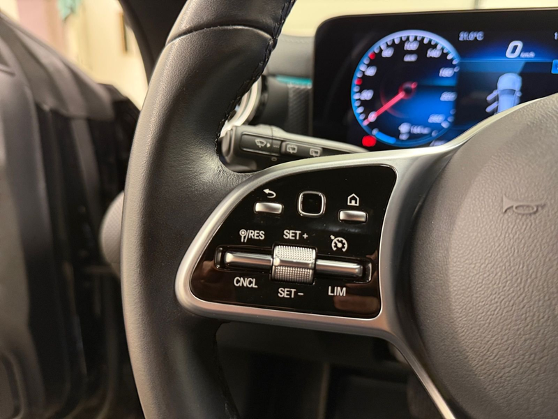 Mercedes-Benz CLA 180 180 7G-DCT Luxury Line — photo 15