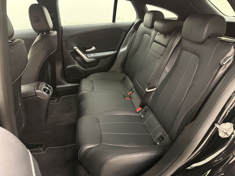 Mercedes-Benz CLA 180 180 7G-DCT Luxury Line — photo 9
