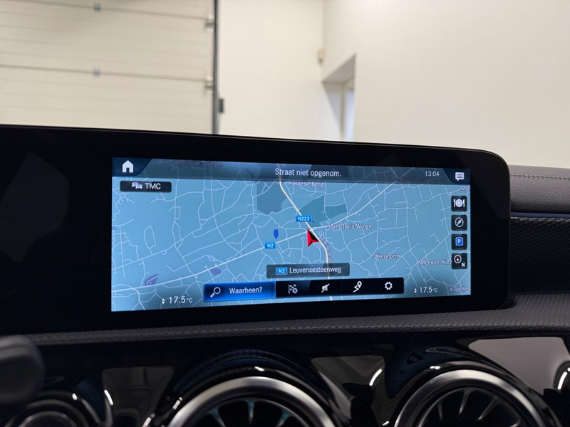 Mercedes-Benz CLA 180 180 7G-DCT Luxury Line — photo 11