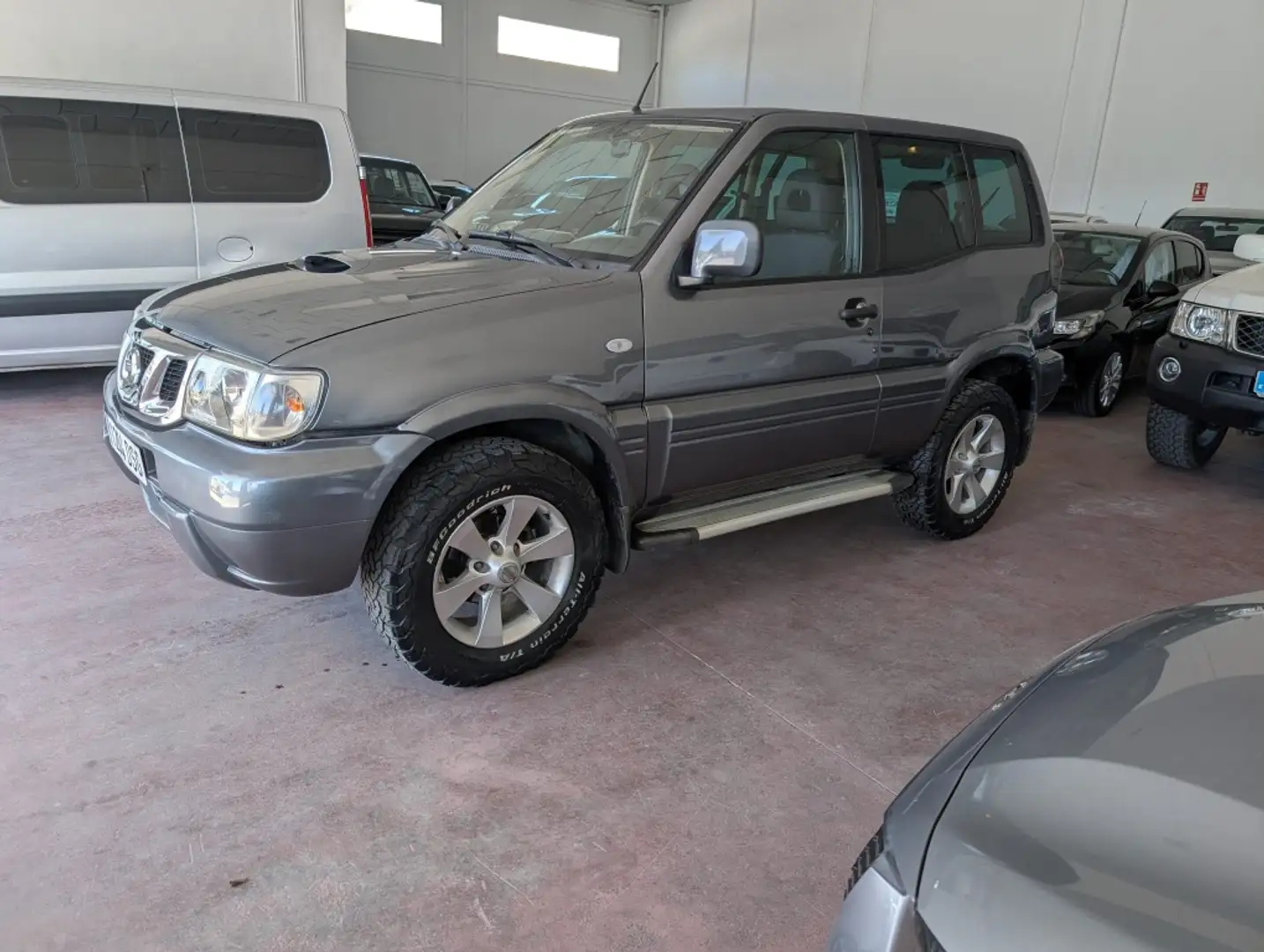 Nissan Terrano 2.7TDI Sport Gris - 1