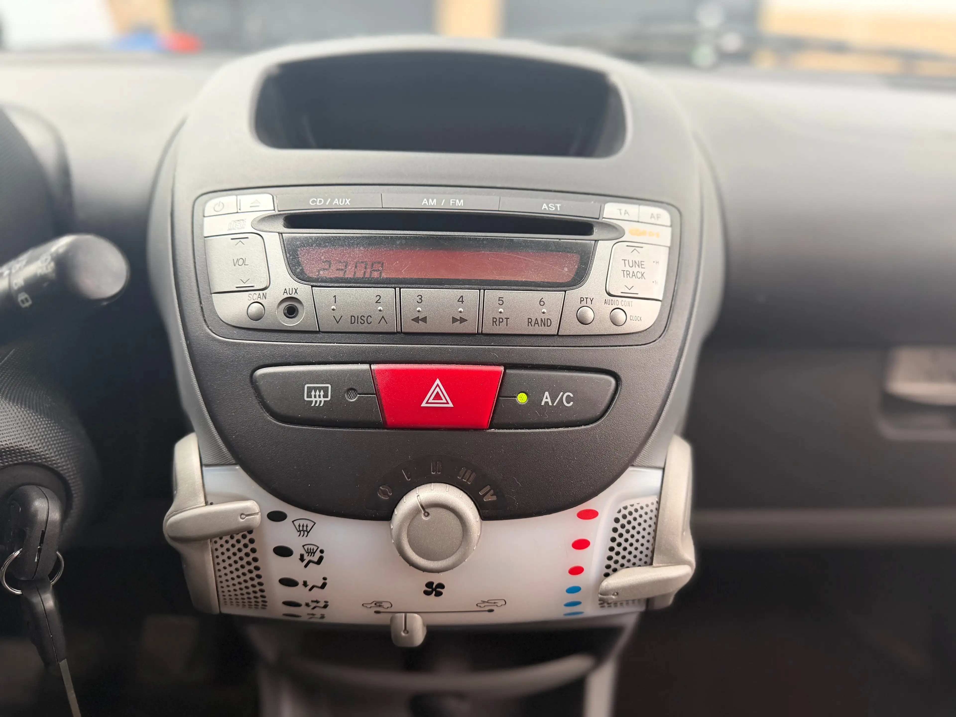 Peugeot 107 107 1.0i Urban Move — photo 11