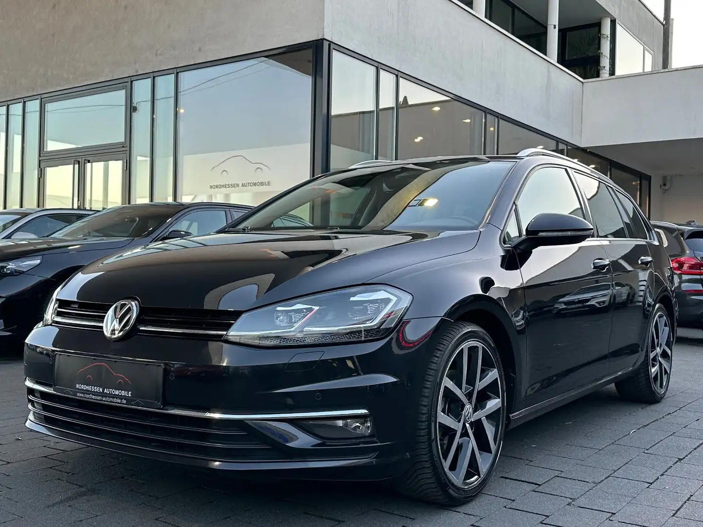 Volkswagen Golf 7 Variant Highline 1.4 TSI DSG | Panorama Zwart - 1