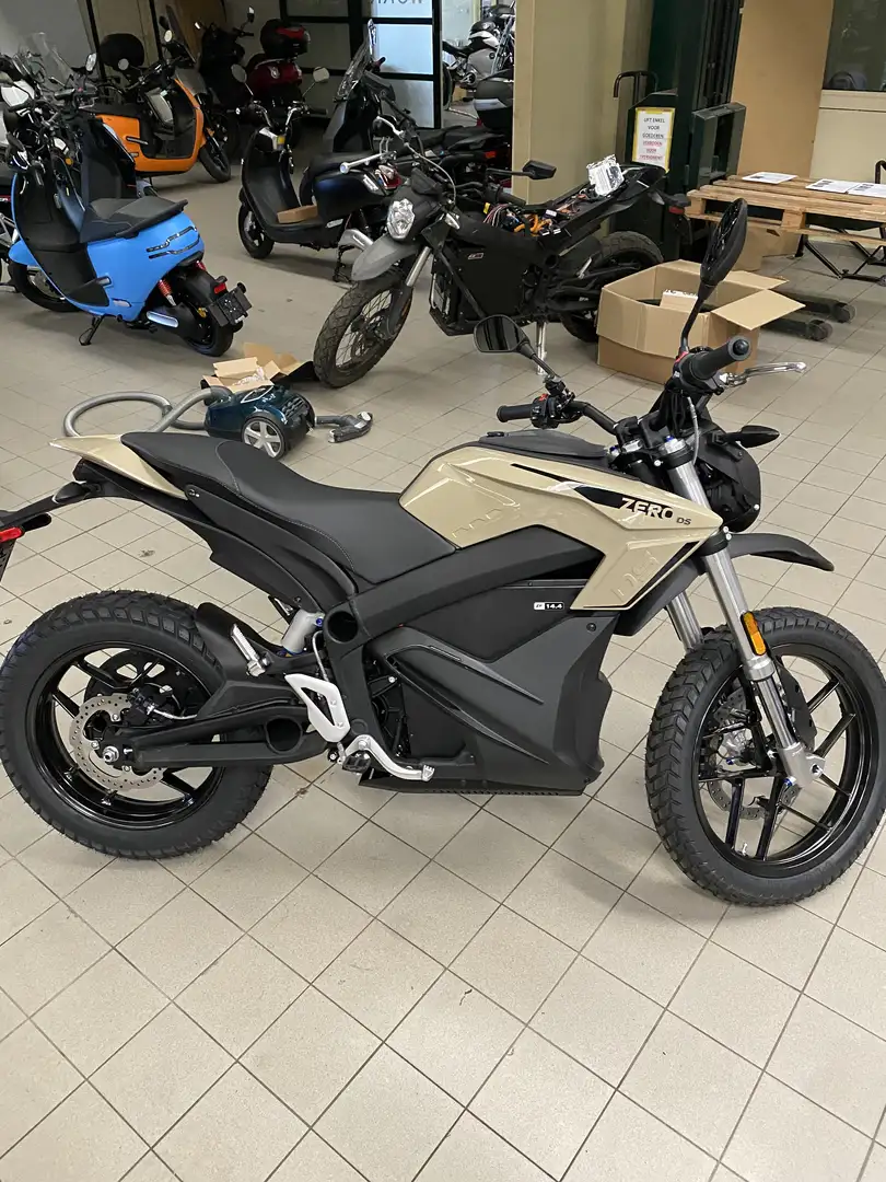Zero Zero DS - 1