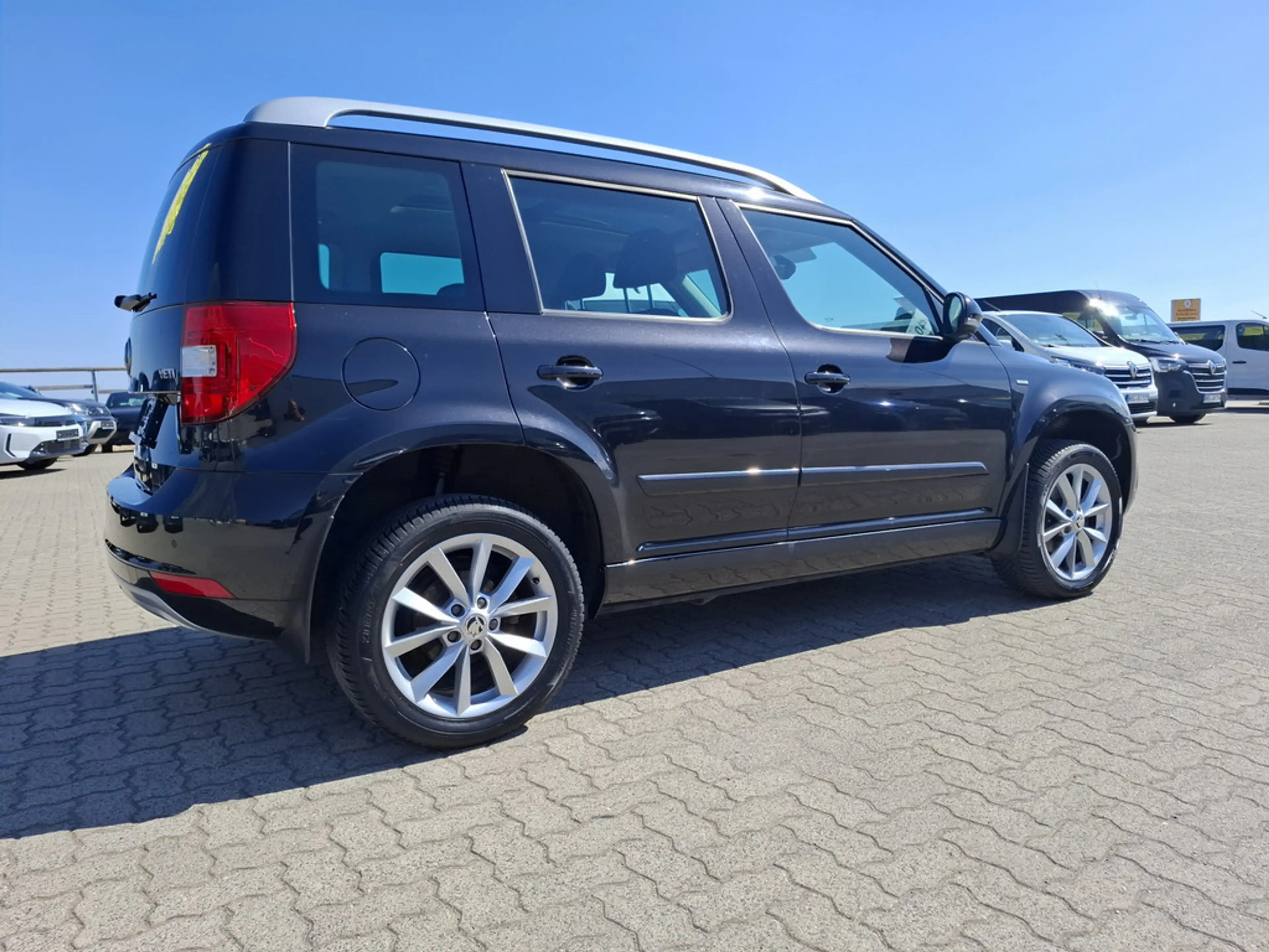 Skoda Yeti 1.2 TSI Joy Green tec XENON FACEL. PANO — photo 3