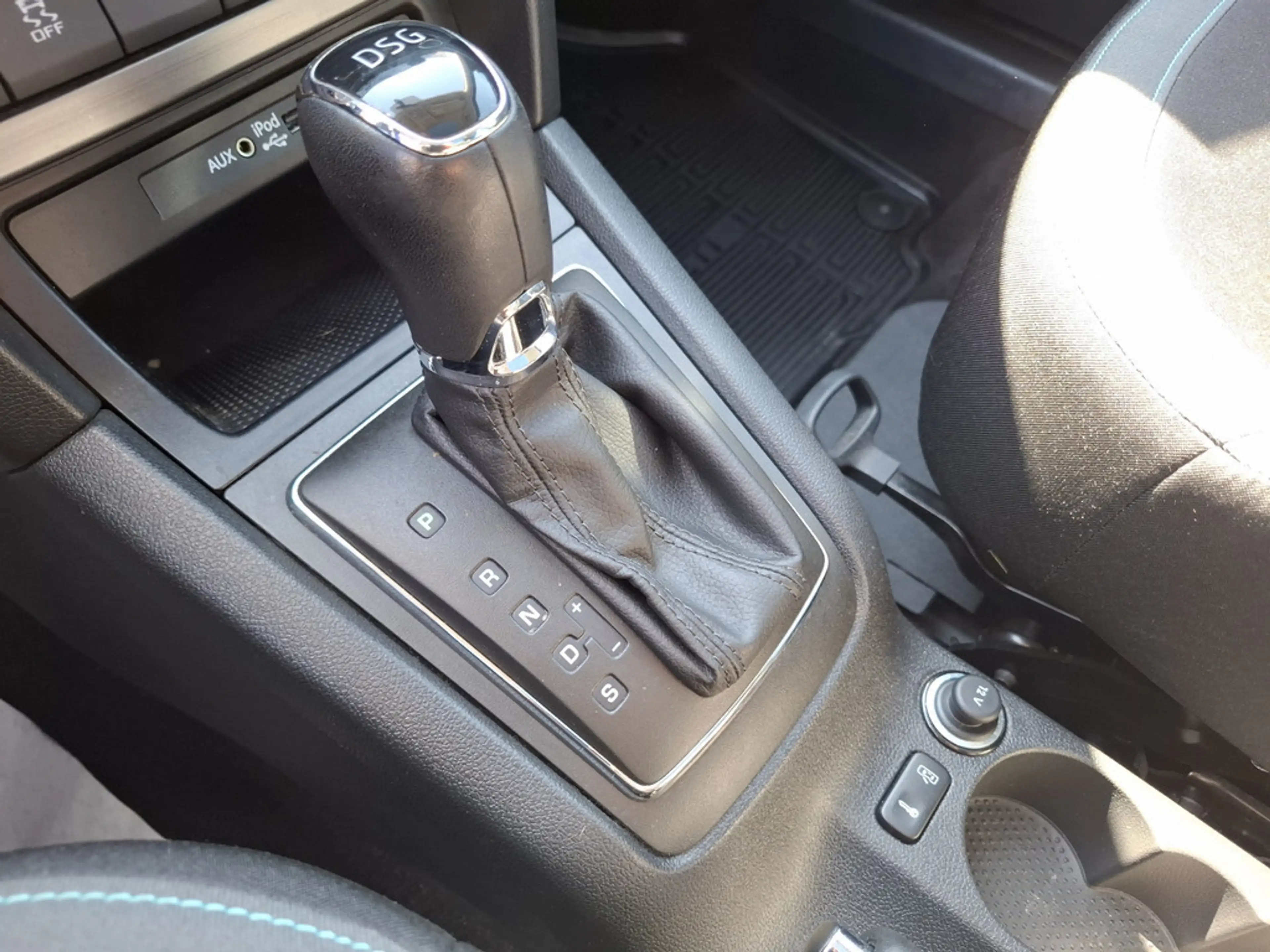 Skoda Yeti 1.2 TSI Joy Green tec XENON FACEL. PANO — photo 9